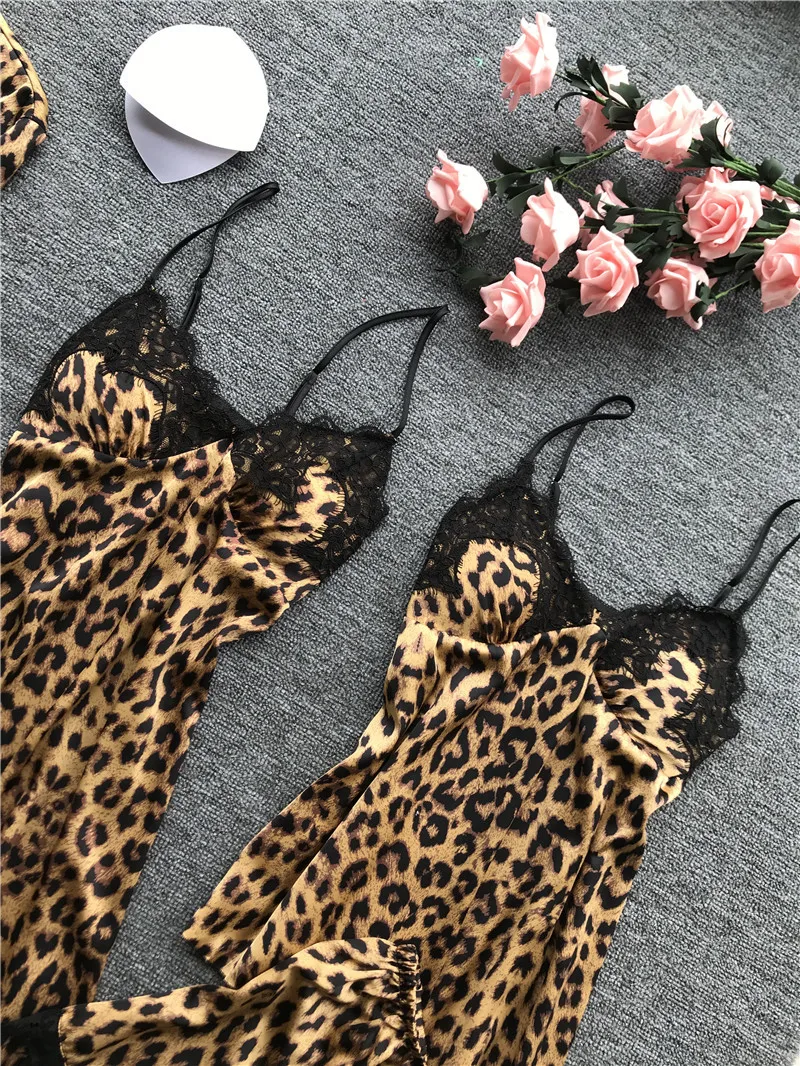 
Spaghetti Strap Dress Sexy Imitated Silk Pajamas Sexy Photos Of Girls Nightwear Satin Shorts Pajama Set 