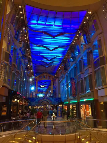 The latest Theme application  naked eye 3D Holographic interactive immersive sky screen