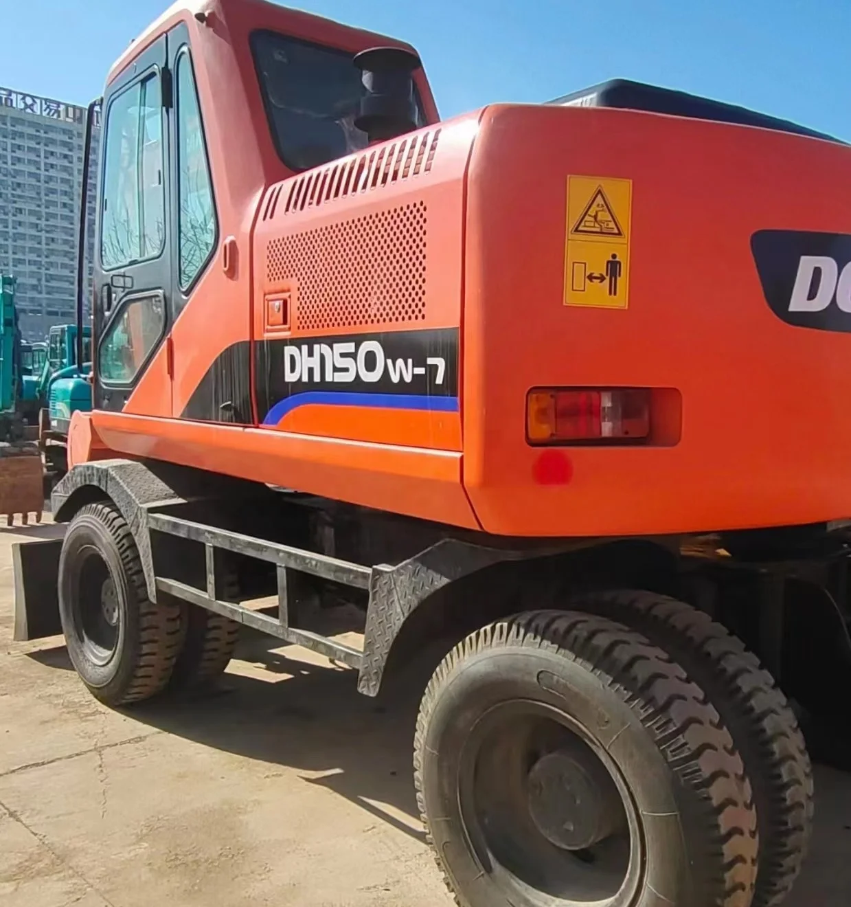 Good Working Wheel excavator used Doosan excavator useds DH150LC-7 in Good Condition for Sale