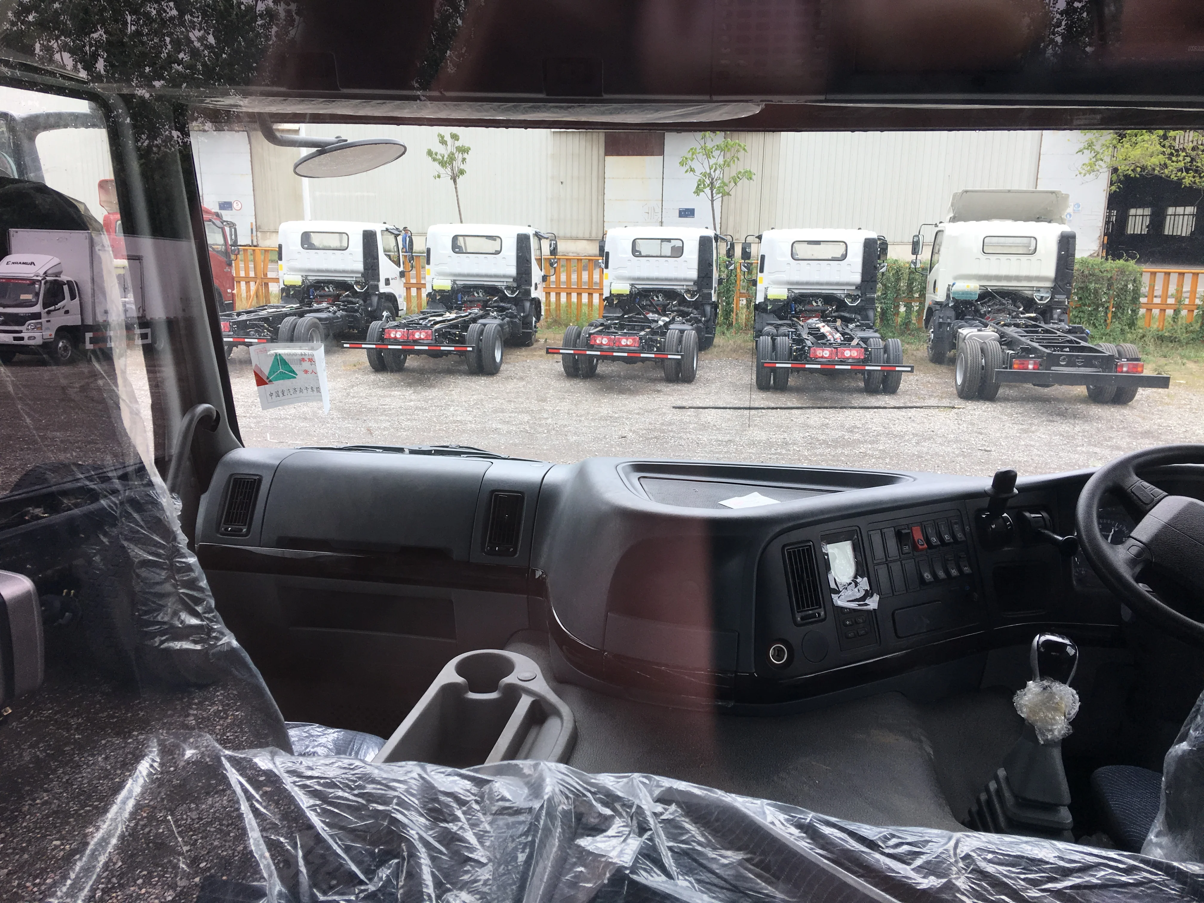 Sinotruck 6X4 6x2 6x6 Howo Used Tractor Trailer Truck Head Truck 336 371 420 Hp Nude Diesel Engine Packing Gross Wheel Color Cab