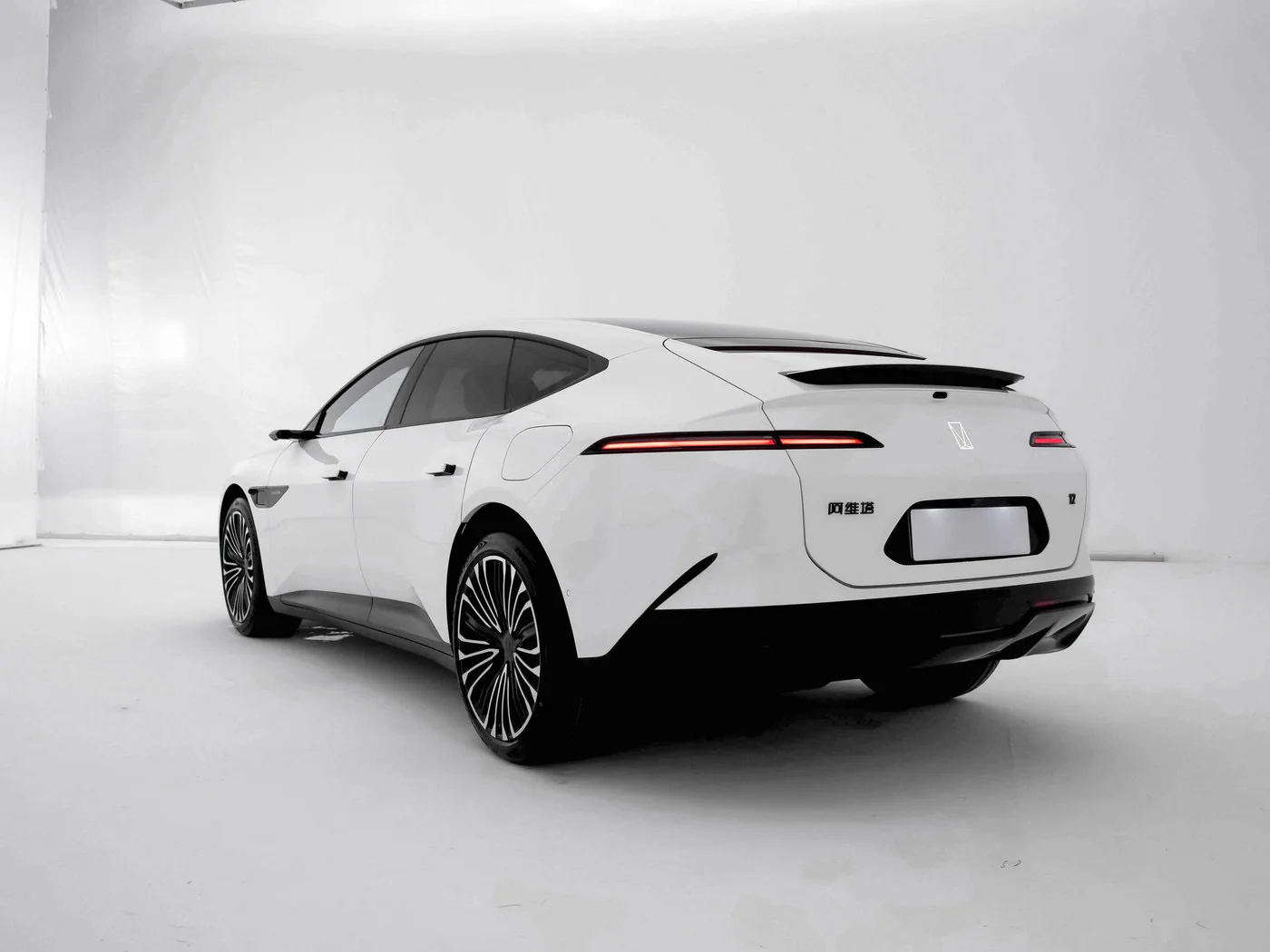 2023 Avtar 12 New Energy Vehicle Long Range Electric Car 5-seater Sedan Hot Sale Motor Edition