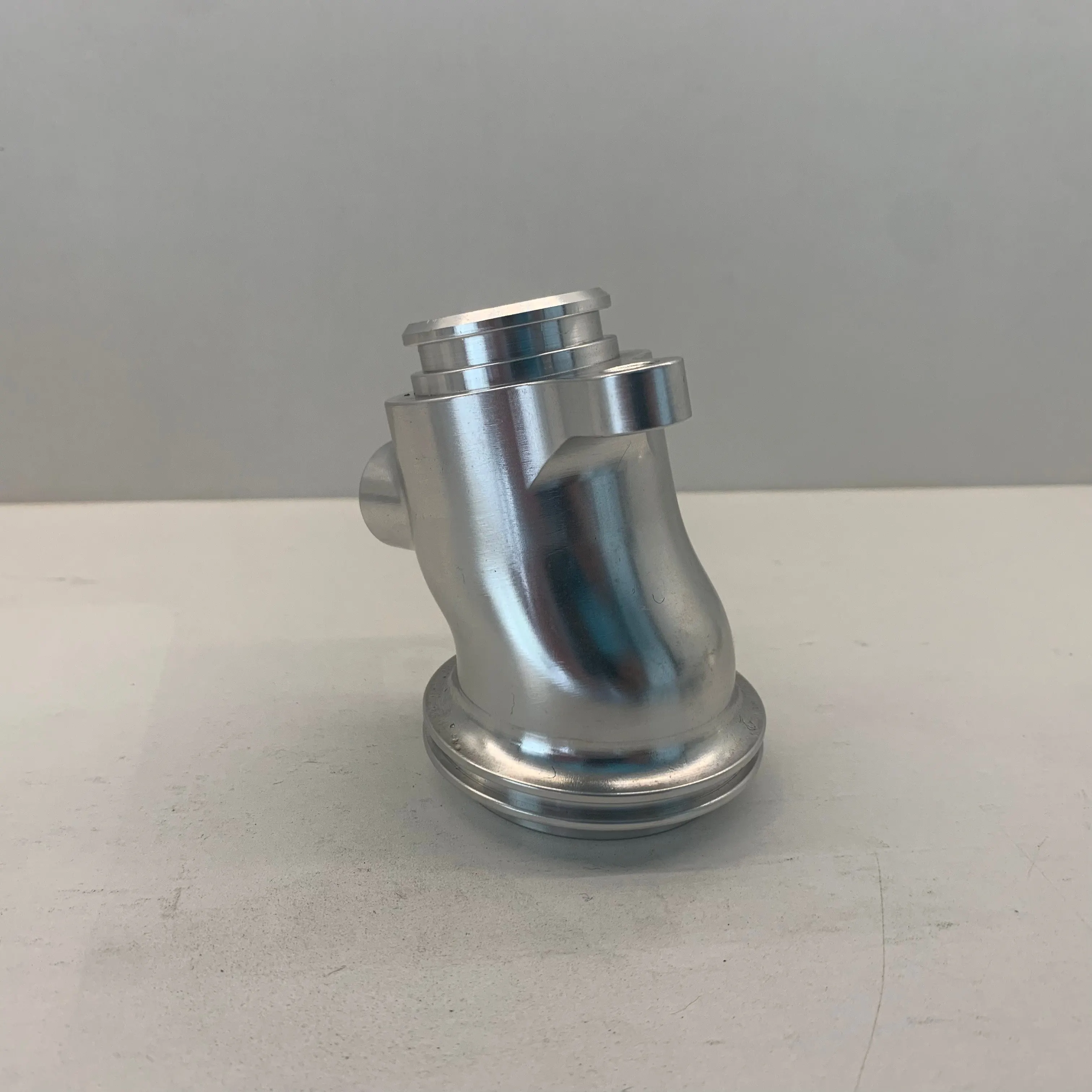 Алюминиевые автомобильные водяные трубки прецизионные детали из металла обработанные на станках с ЧПУ производство Фуцзянь OEM-бренд