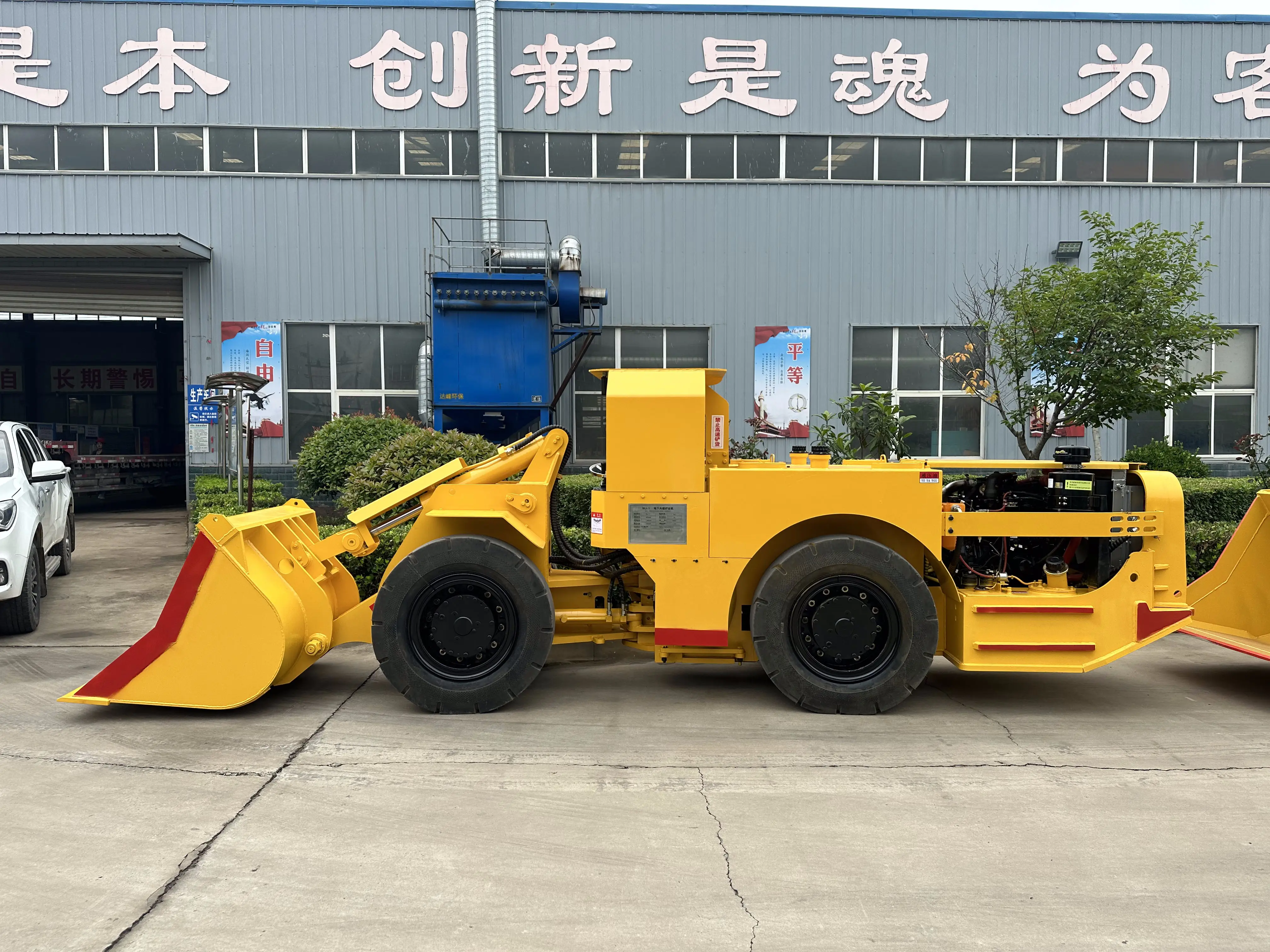 Huansheng WJ-1 Diesel Scooptram 0.75 1 1.5 Yarda Mining Equipment Loader Underground Mini Scooptram
