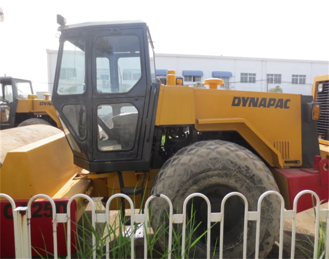  Б/у дорожный каток Dynapac CA25D б/у 13 тонн ка25d уплотнитель