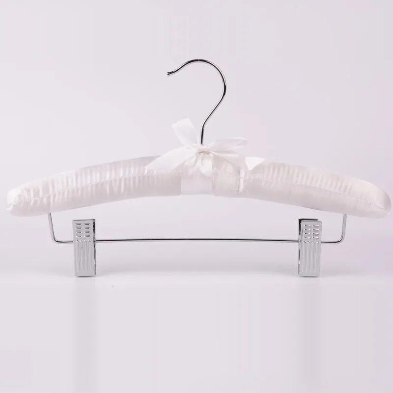 Custom Personalized satin padded hangers Durable high quality fabric non -slip satin clothes hanger
