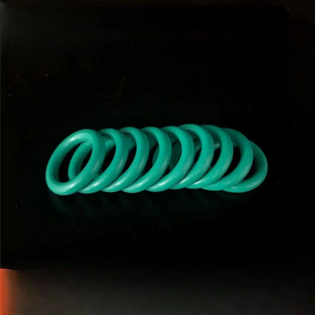 Our factory sells high temperature and acid resistant green FKM O rings for industrial sealing
