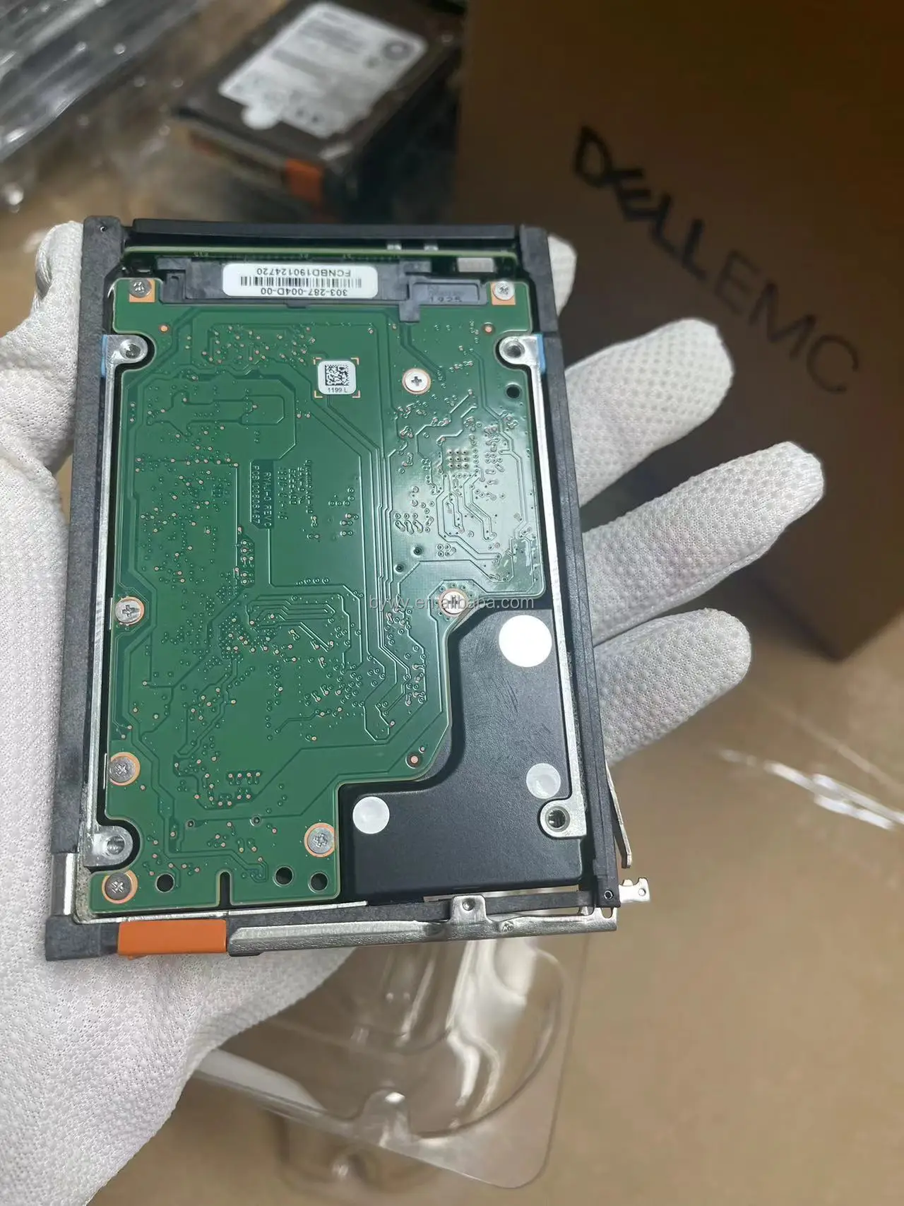 Original 1.2TB 10K D4-2S10-1200 12GB SAS HDD Hard Disk 005053152 005053153 Solid State Disk Ssd For EMC Unity 380 480 680 880