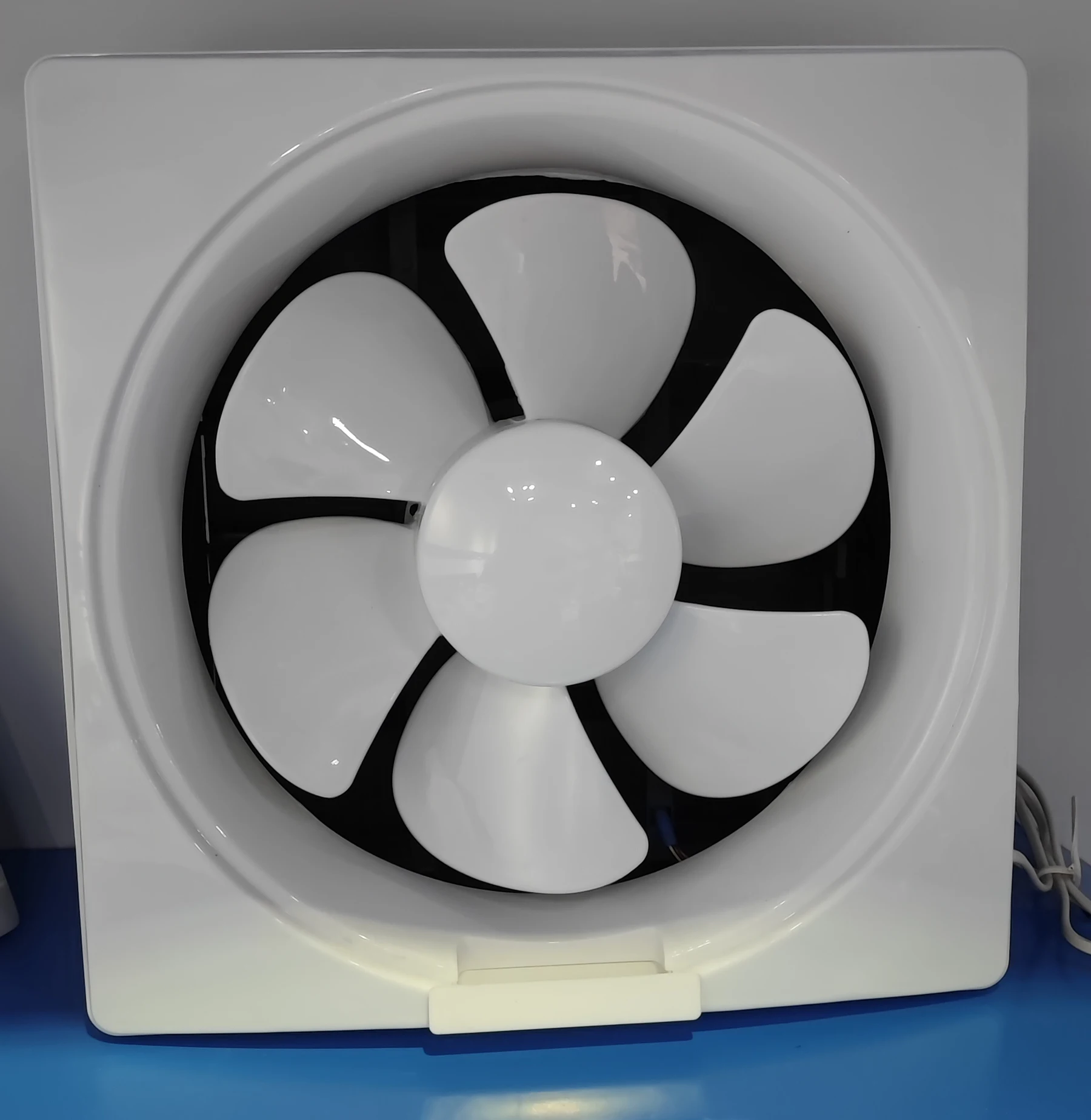 Вытяжной вентилятор Wanbao для ванной и кухни полностью пластиковый 6 дюймов квадратный