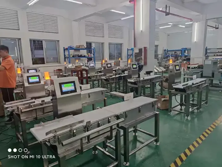 Factory Direct Sales High Accuracy Touch Screen Conveyor Belt Check Weigher With Automatic Rejector System