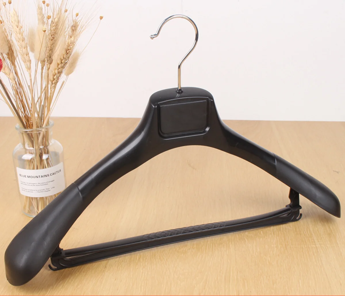Wide Shoulder Clothes Hanger Traceless Plastic Clothes Hanger Clothing Store Suit Clothes Hanger