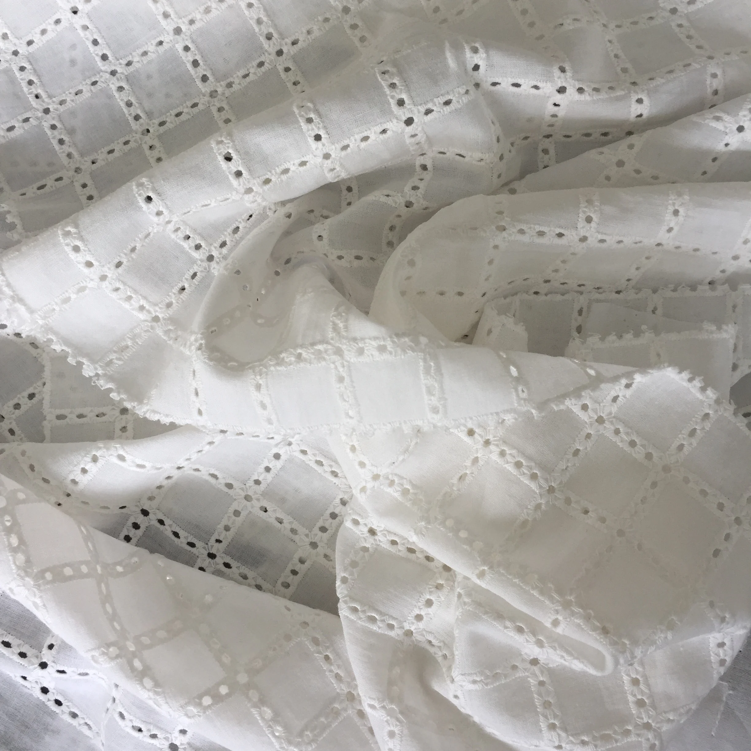 Высококачественная хлопковая тафта с вышивкой