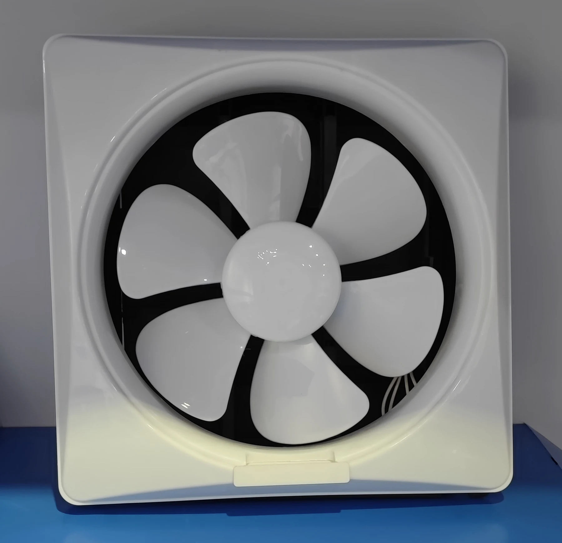 Вытяжной вентилятор Wanbao для ванной и кухни полностью пластиковый 6 дюймов квадратный