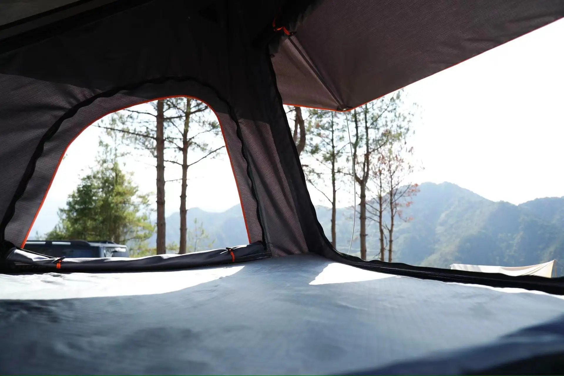 Factory custom europe market  camping & hiking  pop up waterproof glamping car tent camping roof tent