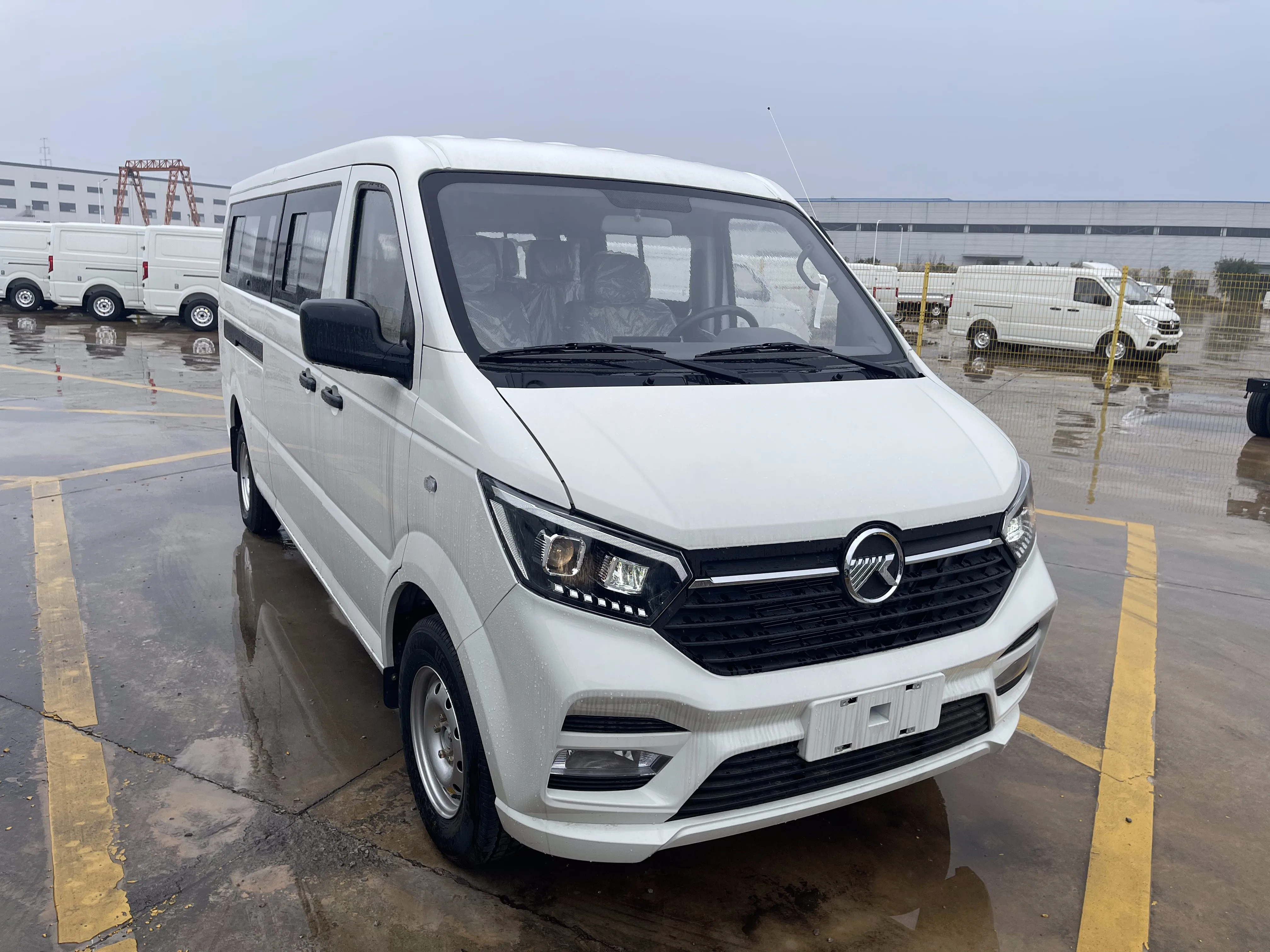 Используемый дешевый 2019 Toyota Hiace мини-автобус для продажи/Toyota HIACE Подержанный автобус продажи