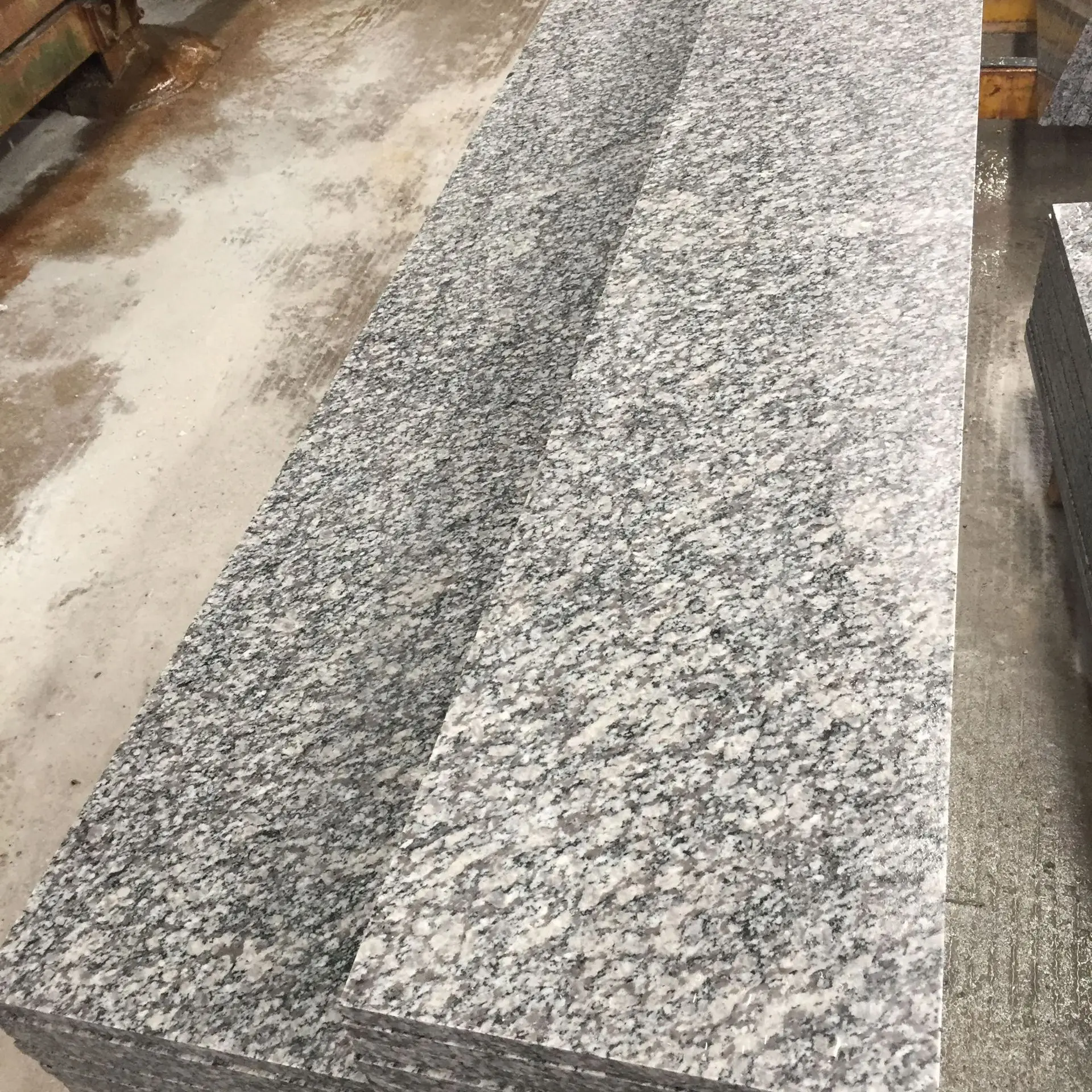 Natural Polished   Grey Silver Misty Granite for White Galaxy Granite Slabs Countertop