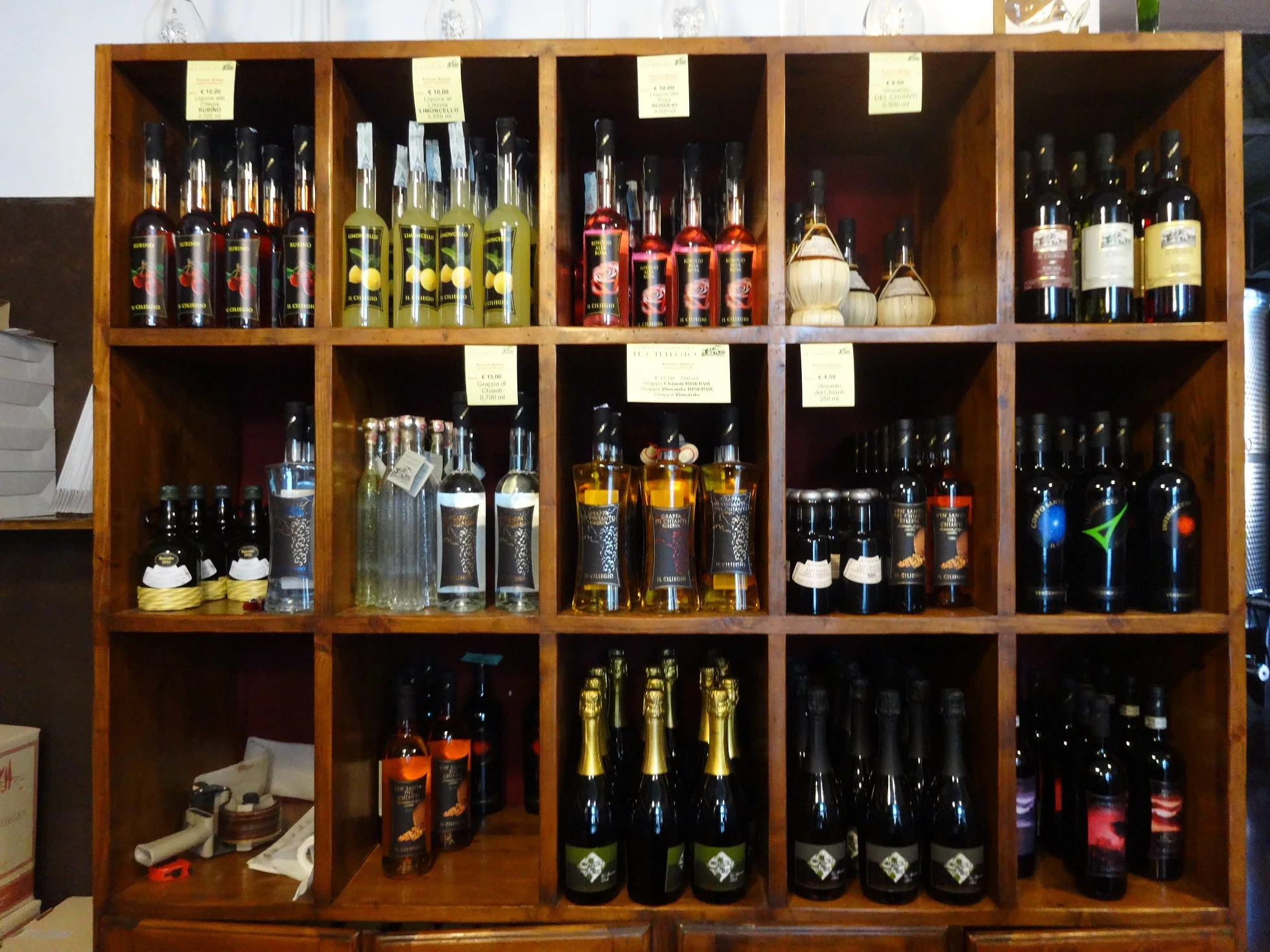 Private Label Top Quality Red Wine With Pure Grape Tasted By Medium Dry Glass Bottle 75 Cl Made In Italy