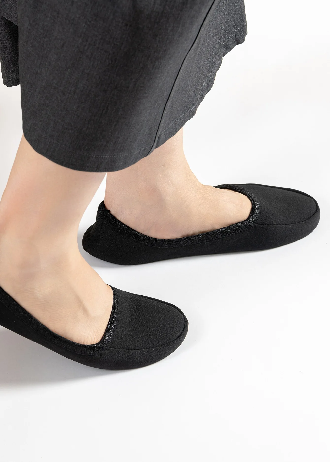 Portable Foldable Cotton Slippers Silent Indoor Travel Shoes for Men and Women for Winter Spring Packaged Closed Toe  Shoe