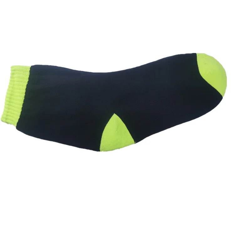 Custom logo anti-slip sport crew socks waterproof hiking socks made in china