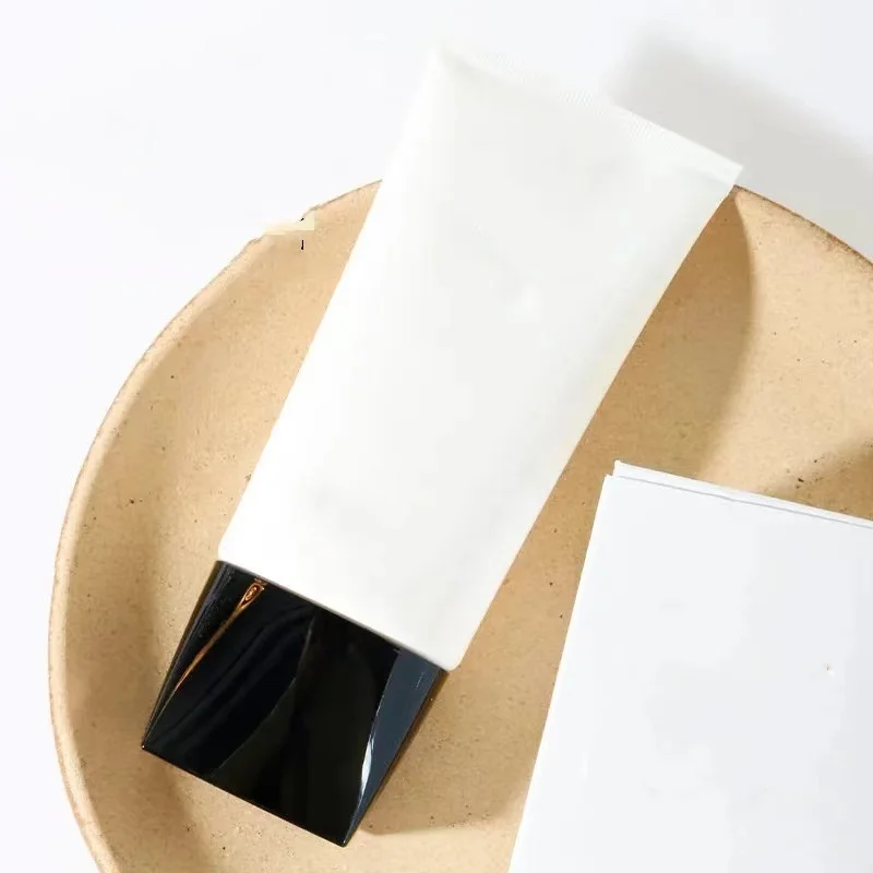 Bulk wholesale A light floral cleanser The skin is not tight after use Pure natural no addition