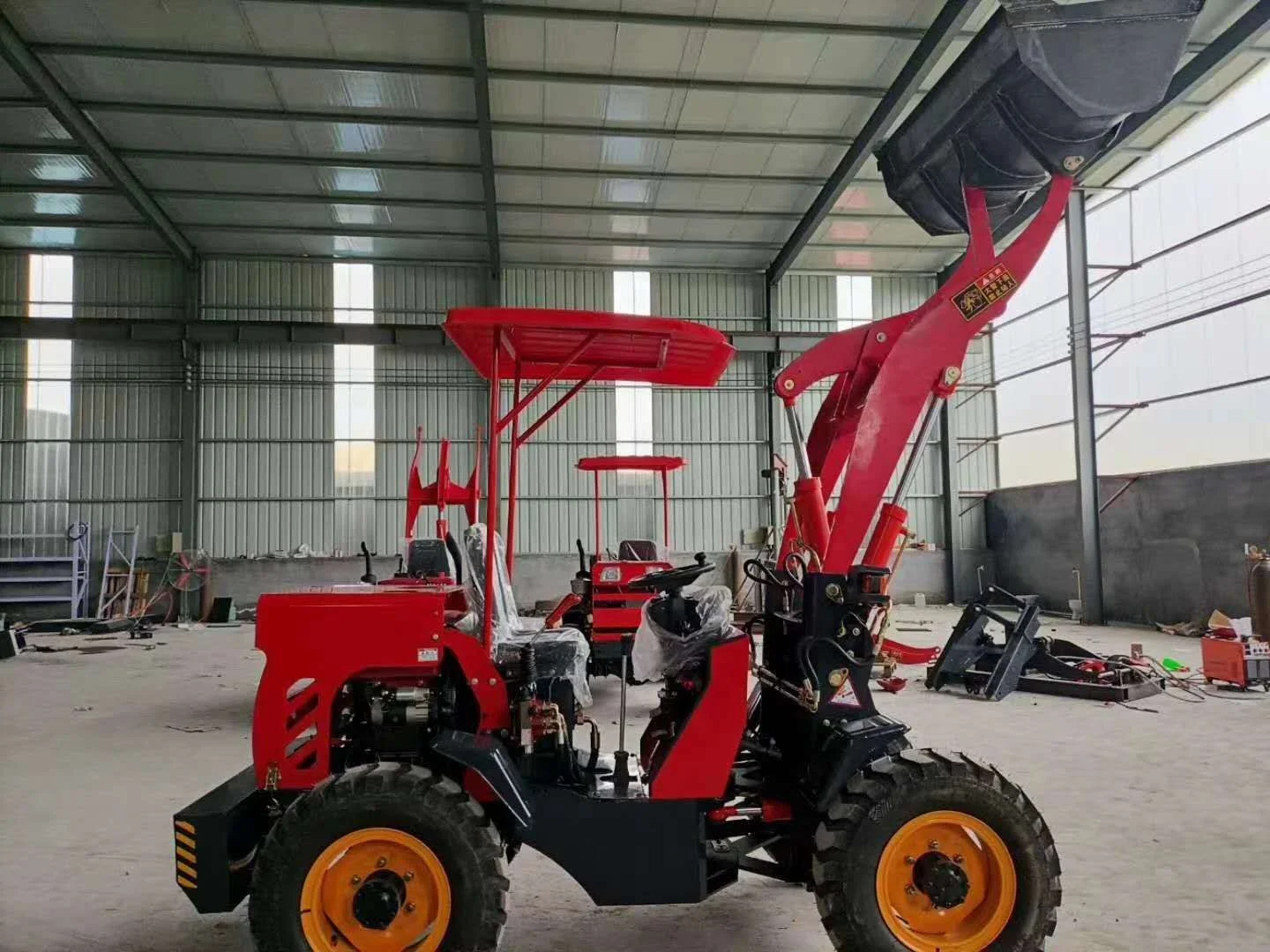 Дизельный мини-фронтальный погрузчик 25hp 18hp 4wd