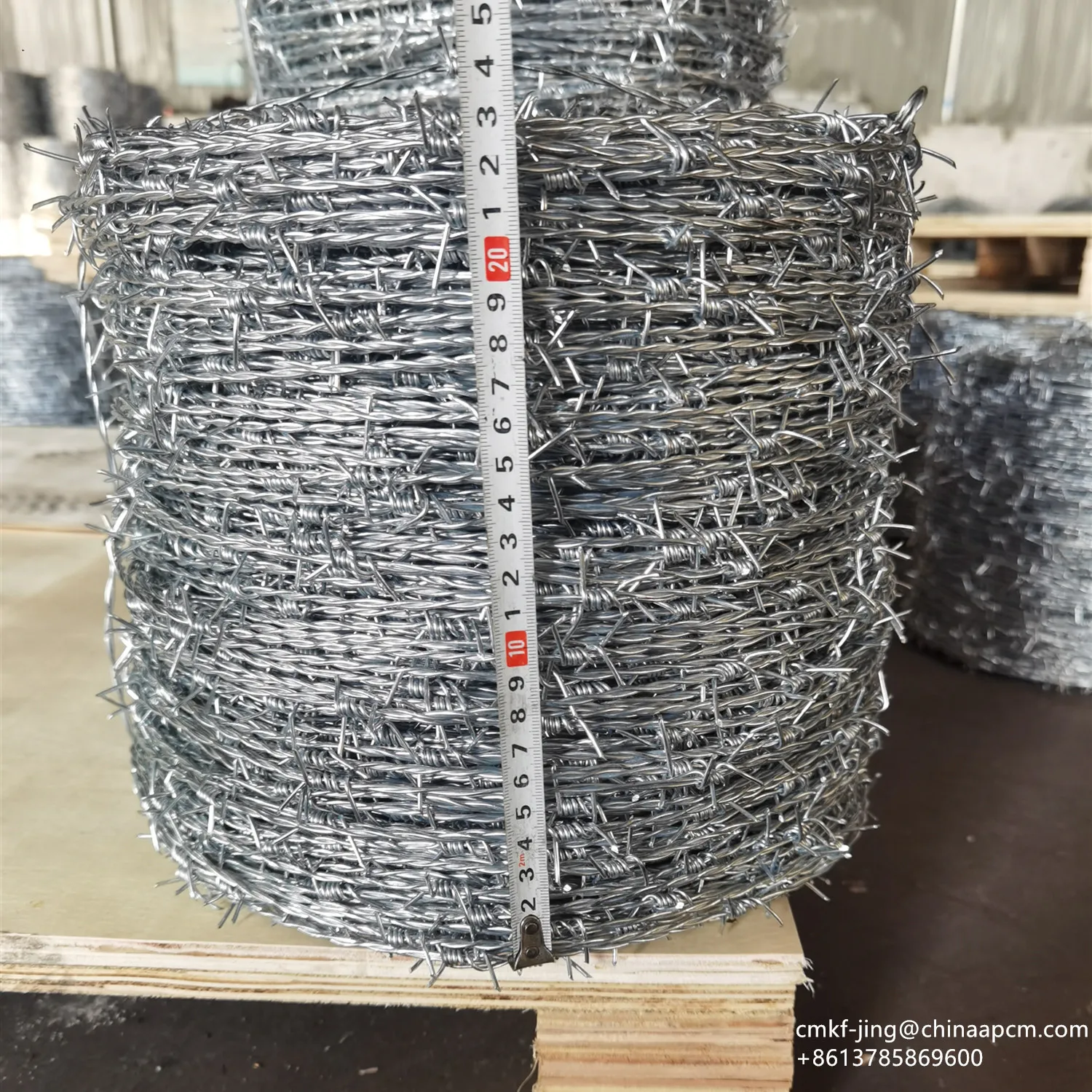 hot dip galvanized welded strand galvanized barbed wire fence from China factory