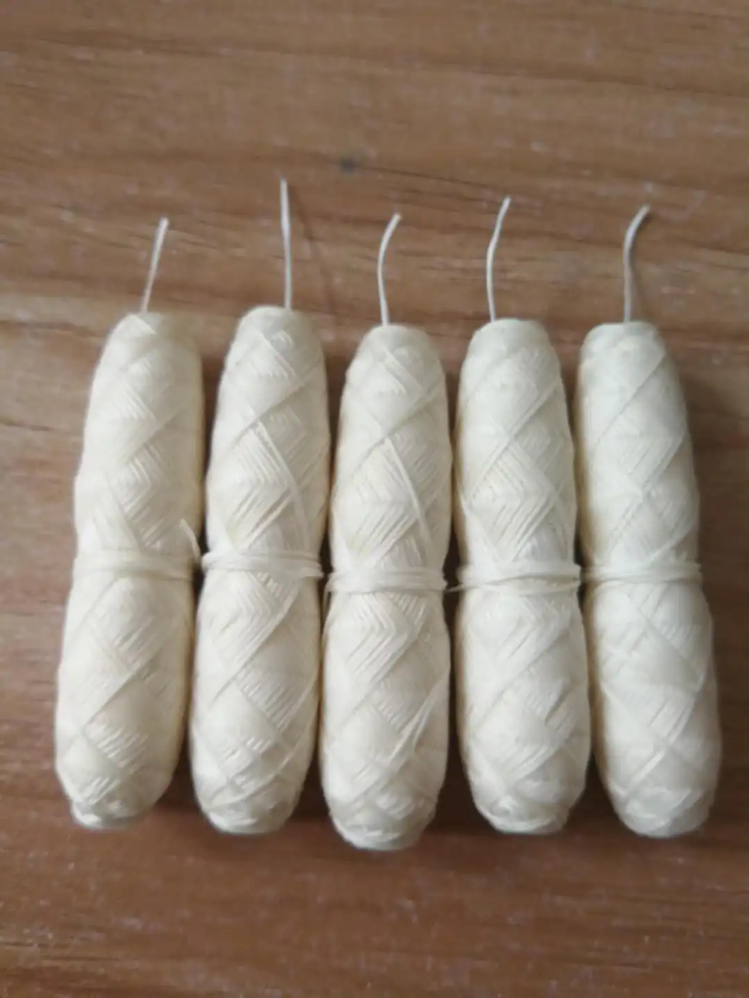 natural silk floss or biodegradable corn dental floss with vegan wax in eco jar