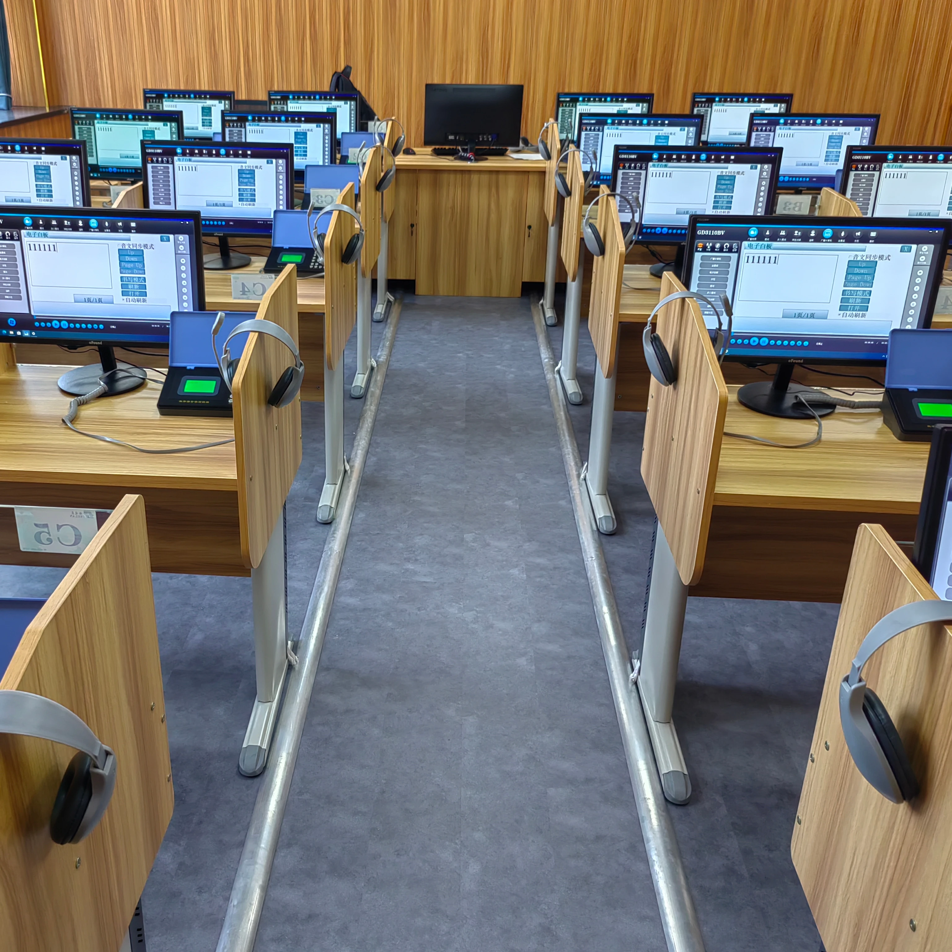 noise cancelling headphone wired for language lab