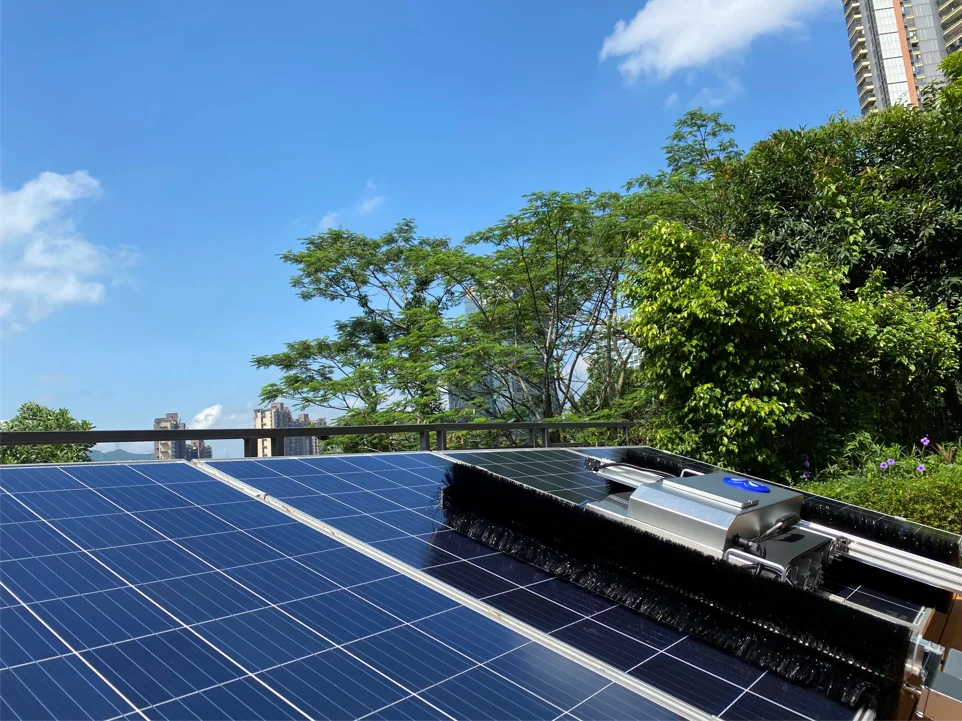 New original 25% savings in power loss automatic new energy telescopic pv cleaning robot for solar panel