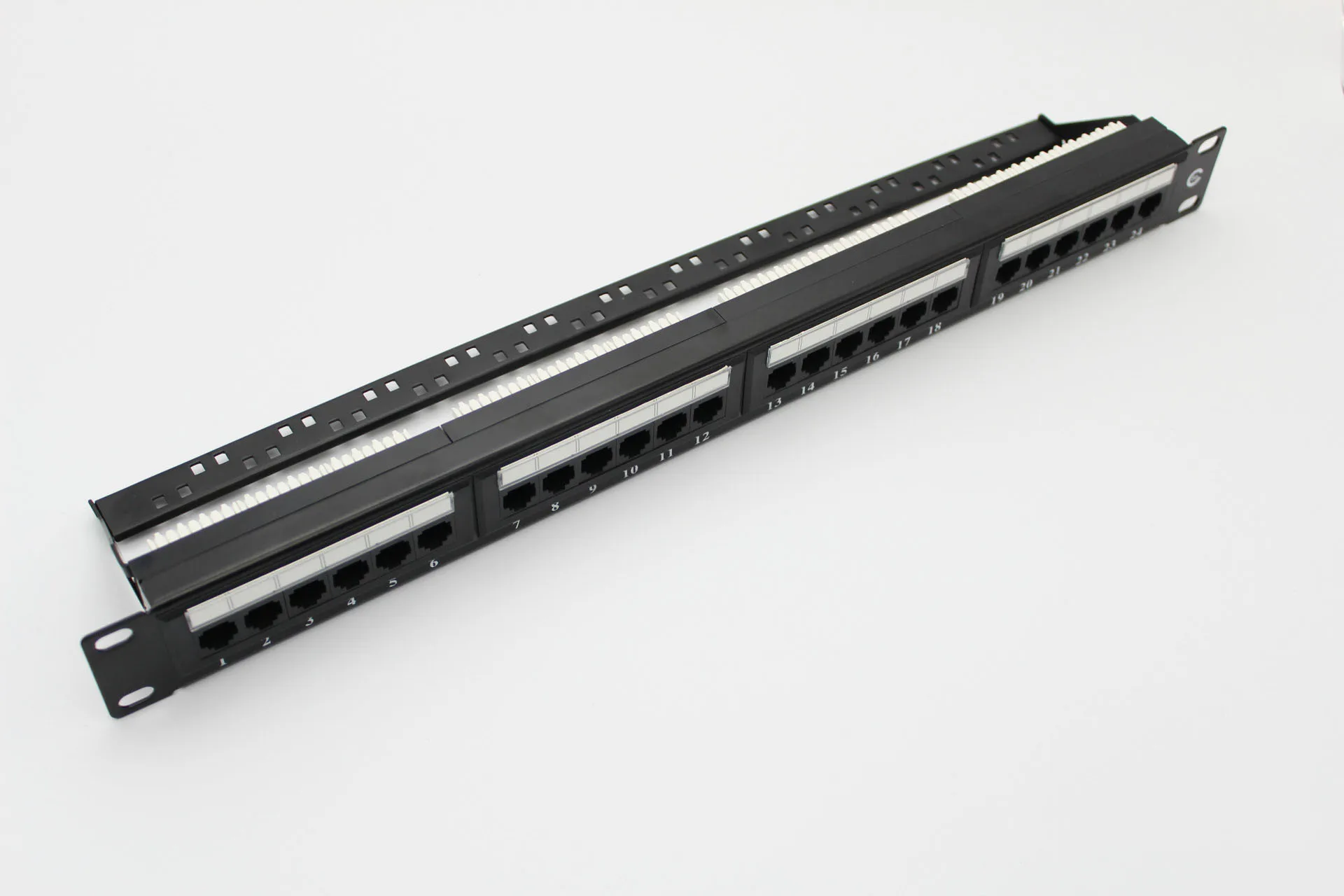 Прямая поставка от производителя стойка типа OEM 18 портов cat5e rj45 патч-панель 24 порта
