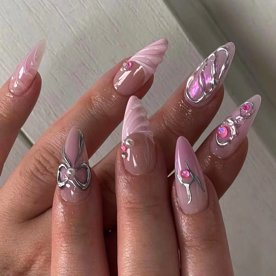 Luxury Acrylic Press On Nails Artificial Nails 24 Pcs Almond Nude Full Cover Stick On Nails Designs Packaging Box Custom Logo