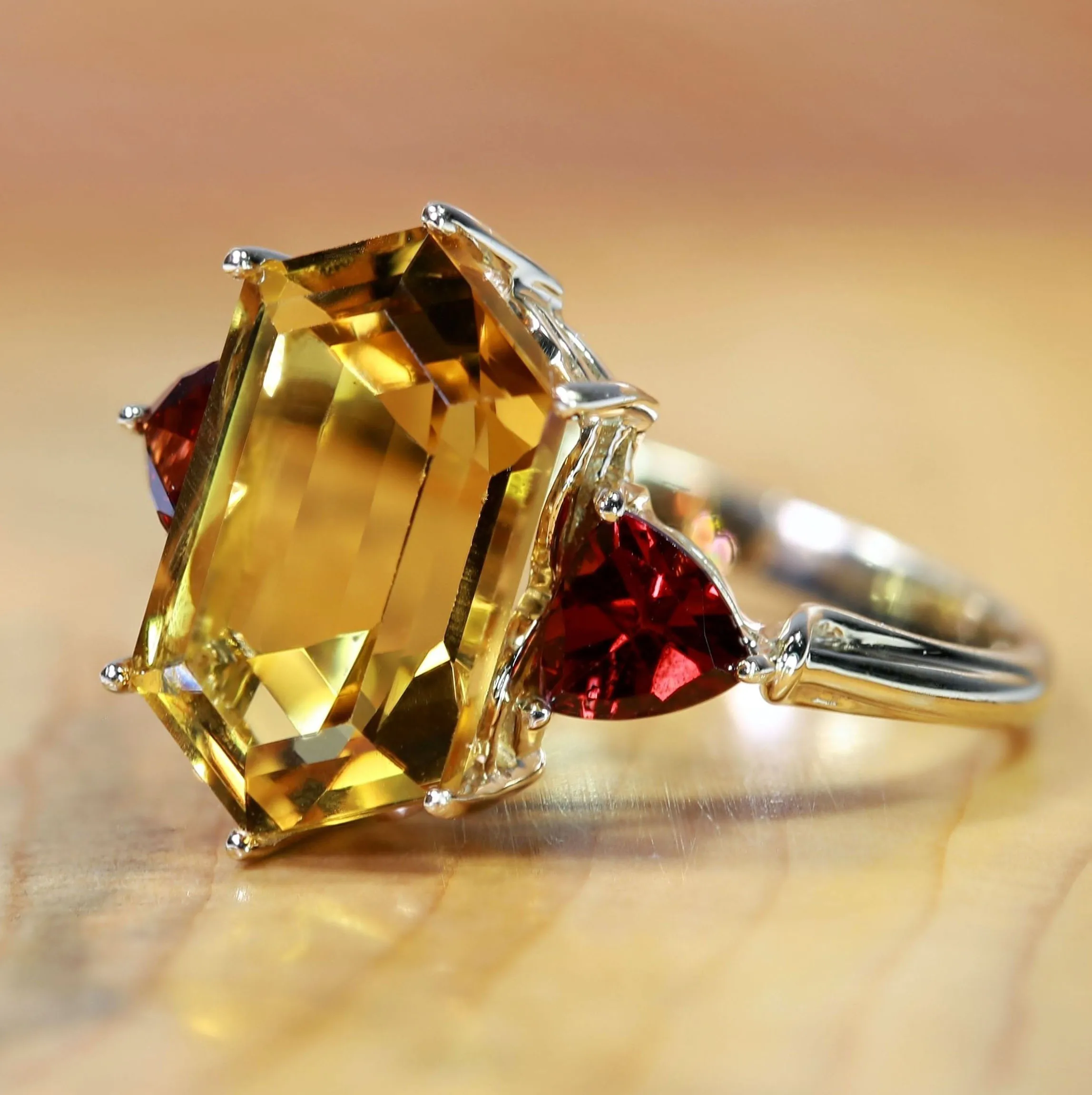 Ornament European And American Fashion Jewelry Men Ring Popular Retro Pattern Yellow Surface Zircon Rings For Women