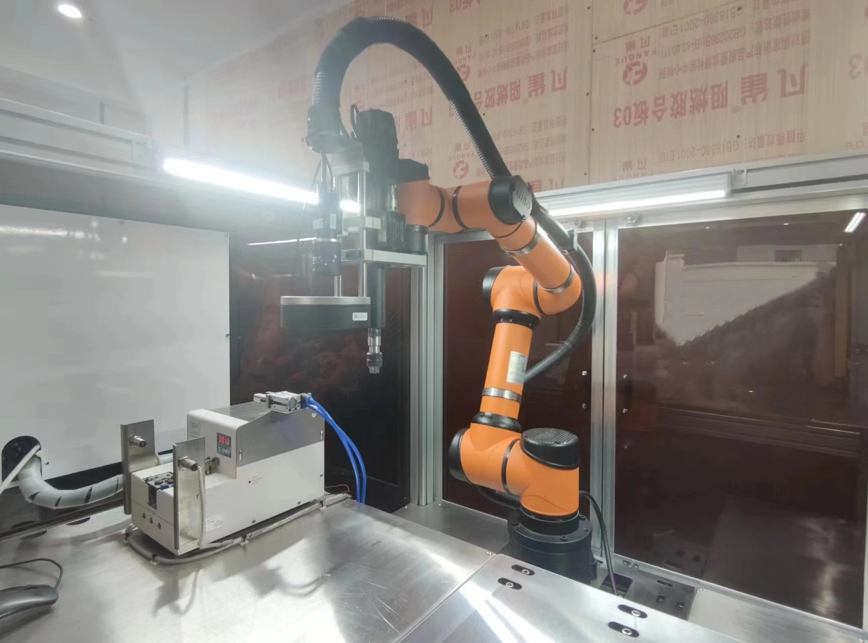 6 Axis Cobot Robot Arm AUBO i5 5Kg Payload Automation CNC Machine Tending Screw Solutions As Collaborative Robot Workstation
