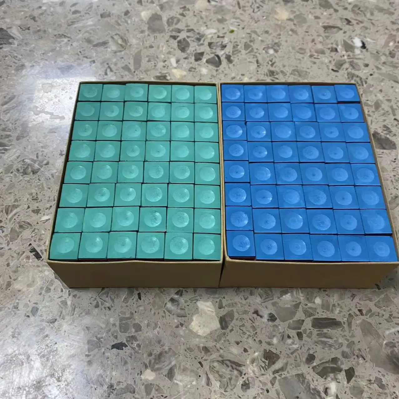 Factory wholesale price billiard cue green blue chalk