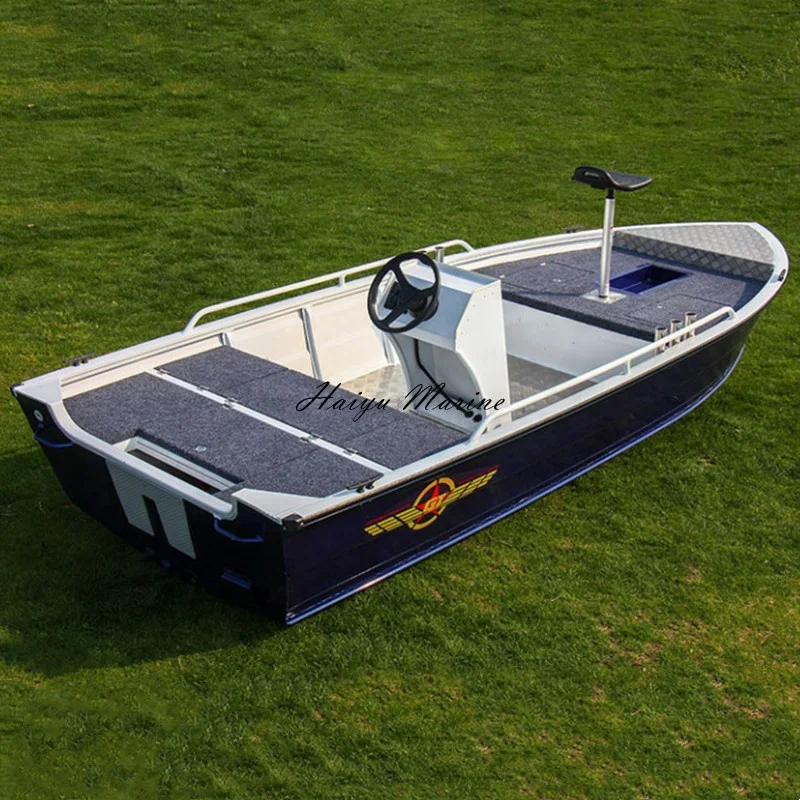 New best V-hull bass boats with live fish tank made in China