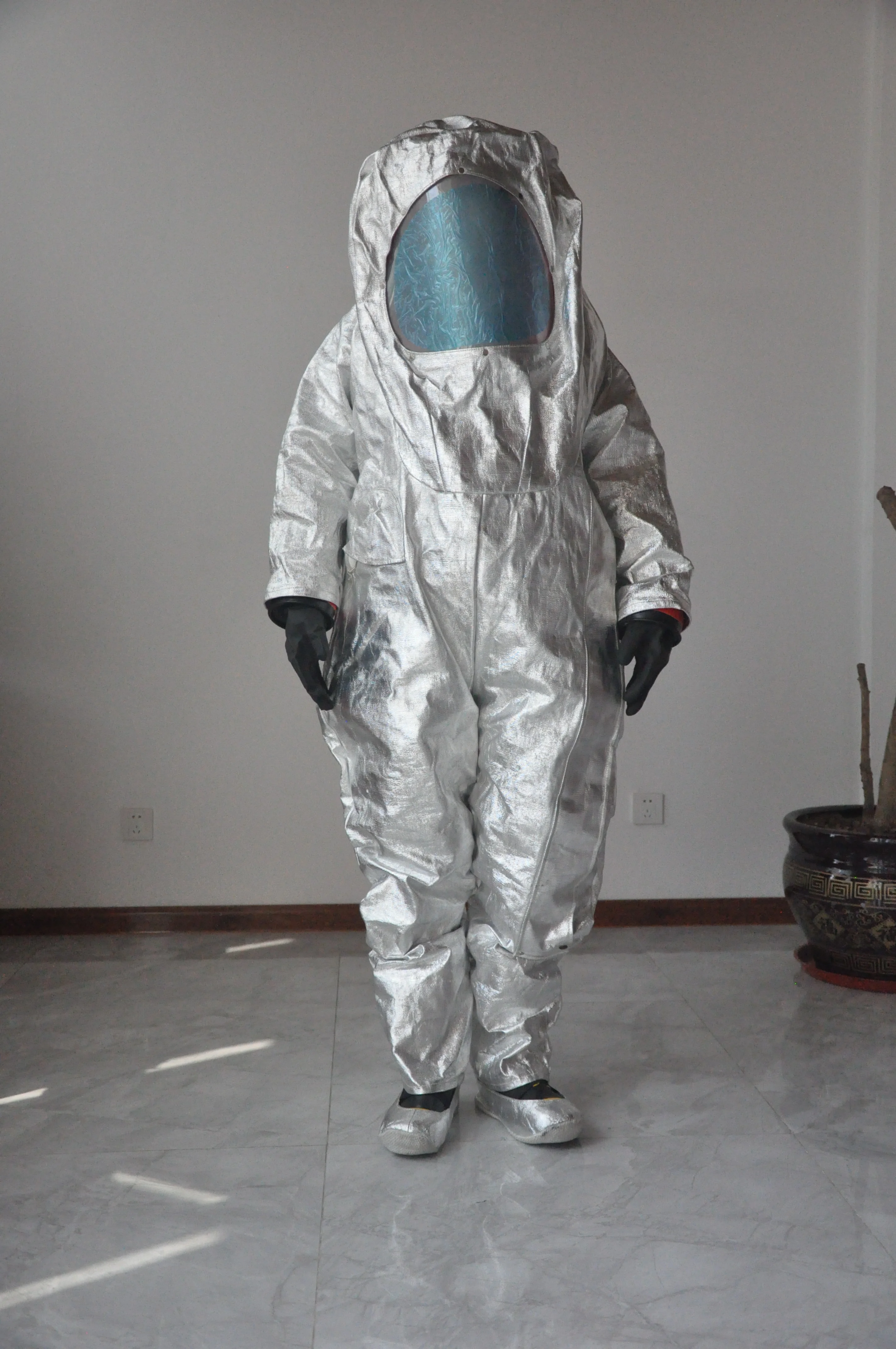 Fire protection and chemical proof Aluminized aluminum suit