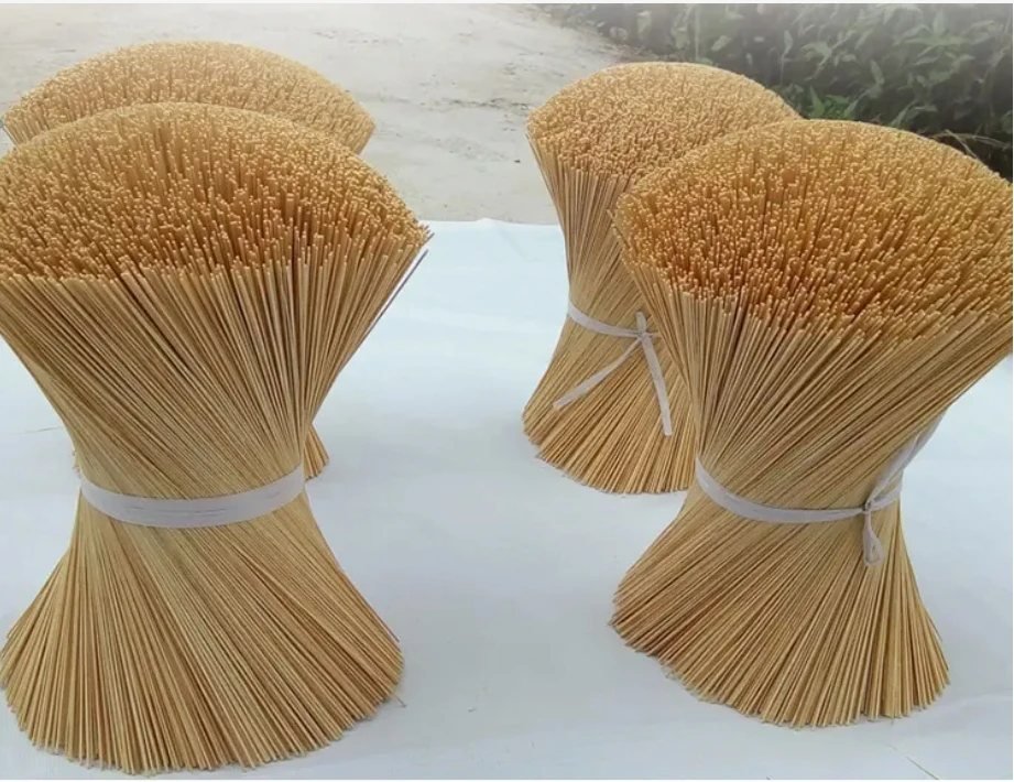 The factory makes round bamboo sticks with fragrant sticks.Raw bamboo sticks used in India to make agarbatti