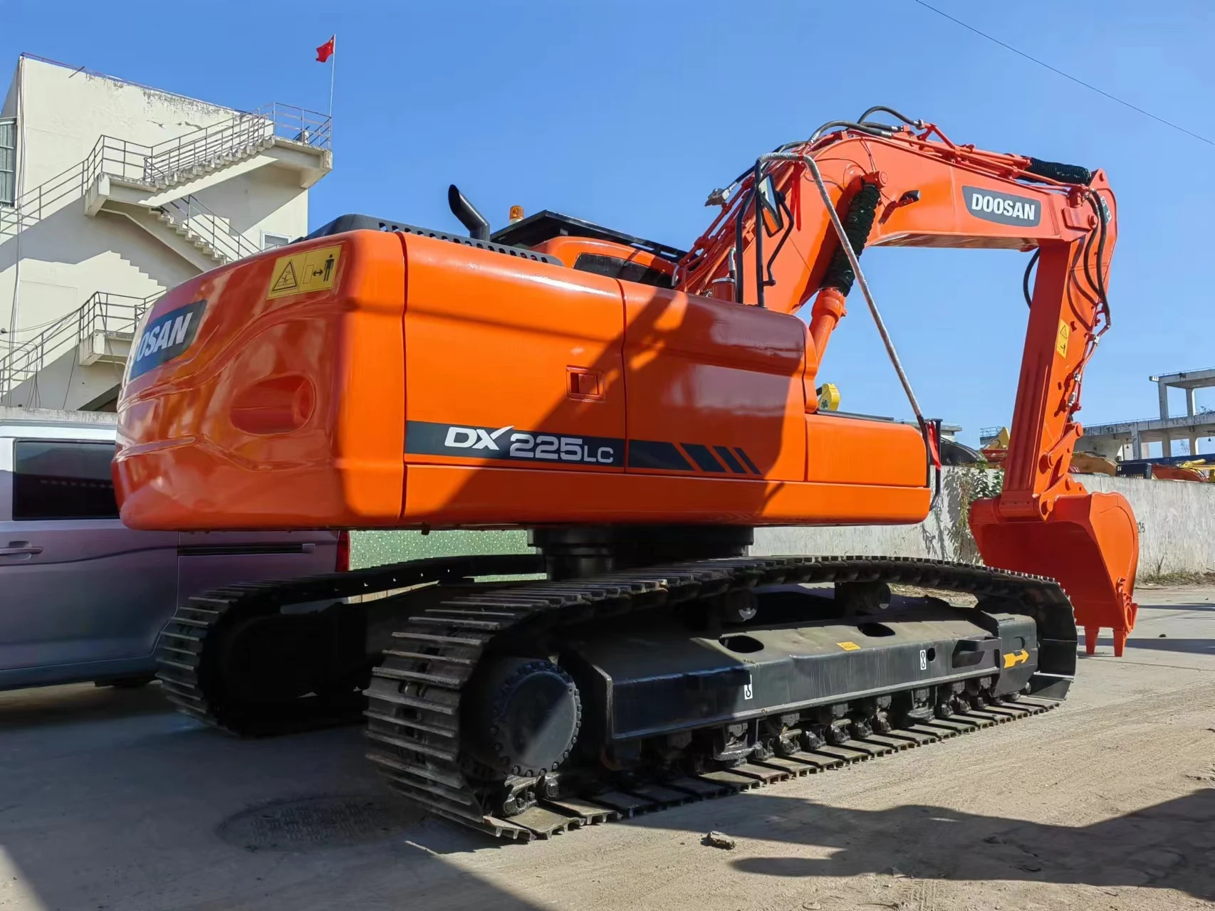 Cheap price good discount Doosan used Excavator DX225 for sale