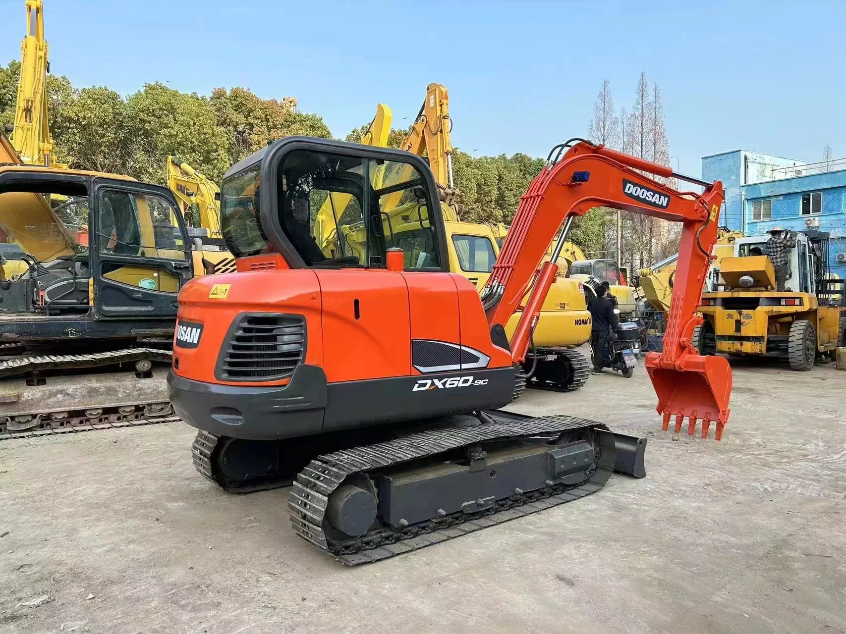 Factory price used Doosan DX55 DX60 DX140 DX225 Nice condition low price construction works crawler digger excavator DX55-9