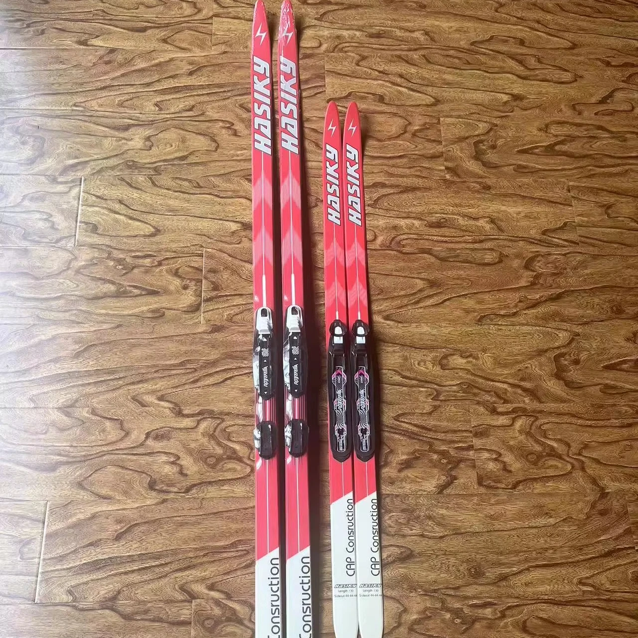 Cross country skis