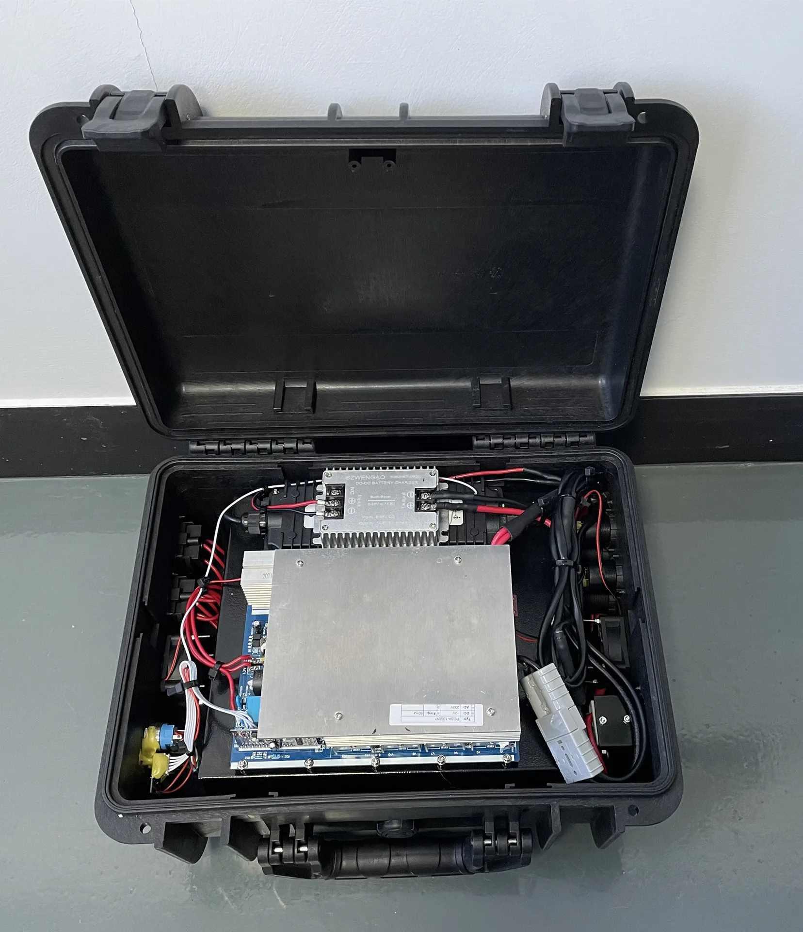 Newest solar generator 2500w inverter hot selling 300w portable solar 5k watt 1000 watt power station lithium battery