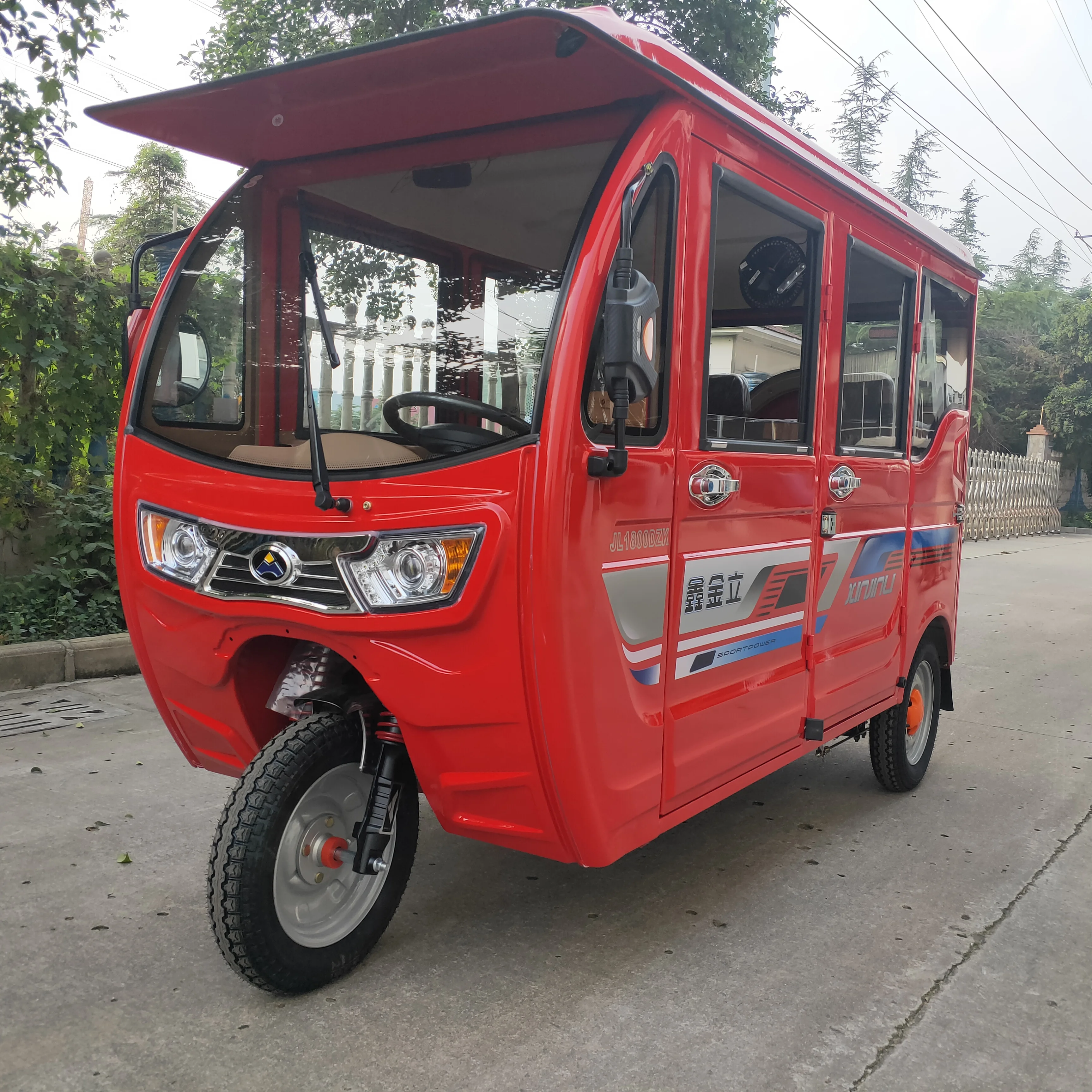 Low-Priced 48v 60v 72v Passenger Closed Electric Tricycles with 800w 1000w 1200w 1500w 2000w High Power Options Available