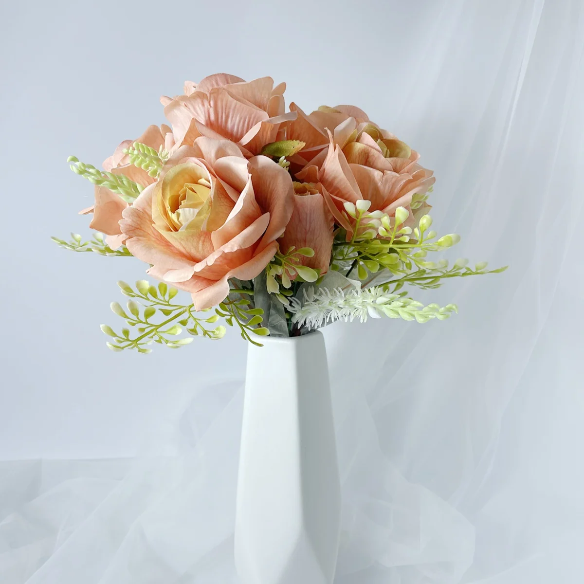 Hot Selling Artificial Coral Pink Rose Bouquet Hand Held Aisha Rose Bouquet Wedding Party Decoration