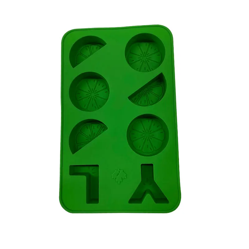 Hot-selling whiskey cocktail ice ball mold without BPA 6 cavity reusable ice cube with lid silicone ice cube tray