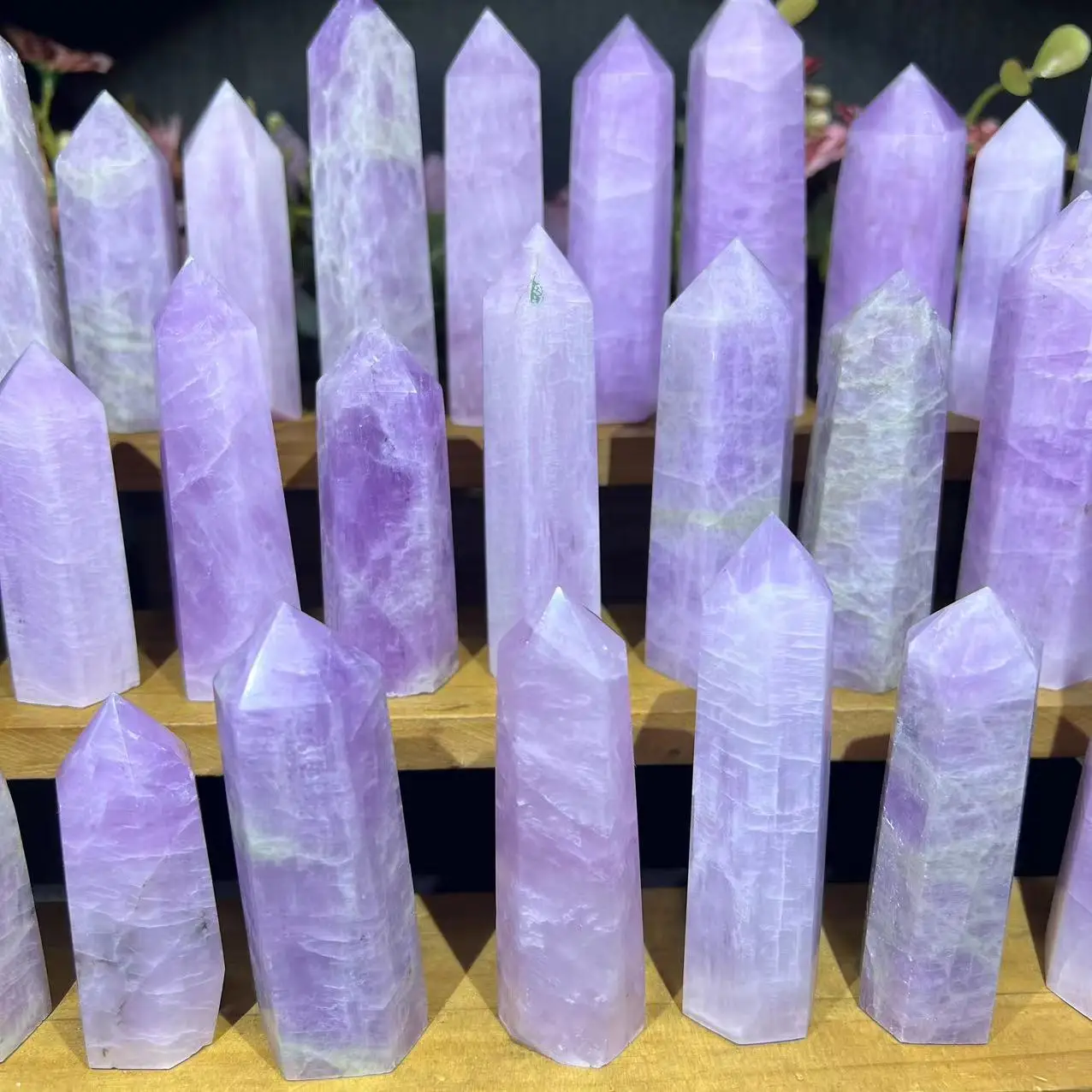 Wholesale Natural Kunzite Point UV Reaction Crystal Wand For Healing