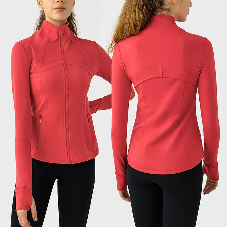 Женские спортивные куртки с карманами