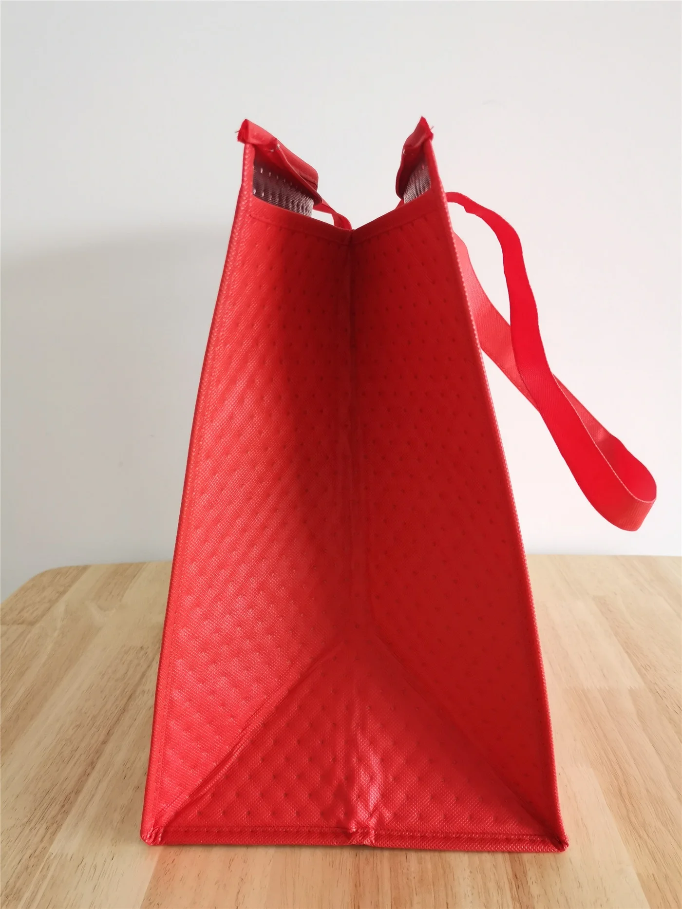 Vietnam Factory OEM supermarket fresh food delivery lunch insulated cooler bag special competitive price