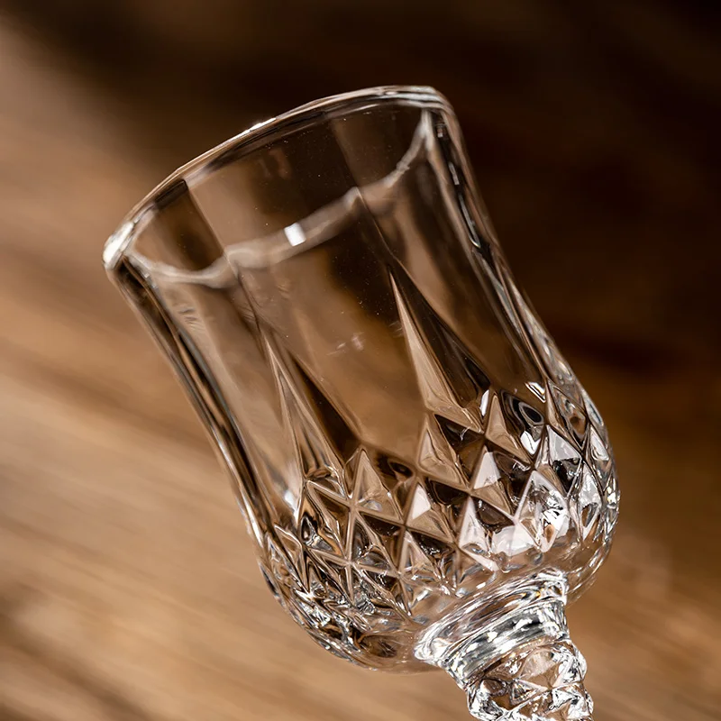 European transparent drinking glass vintage embossed tall glass transparent wine glass