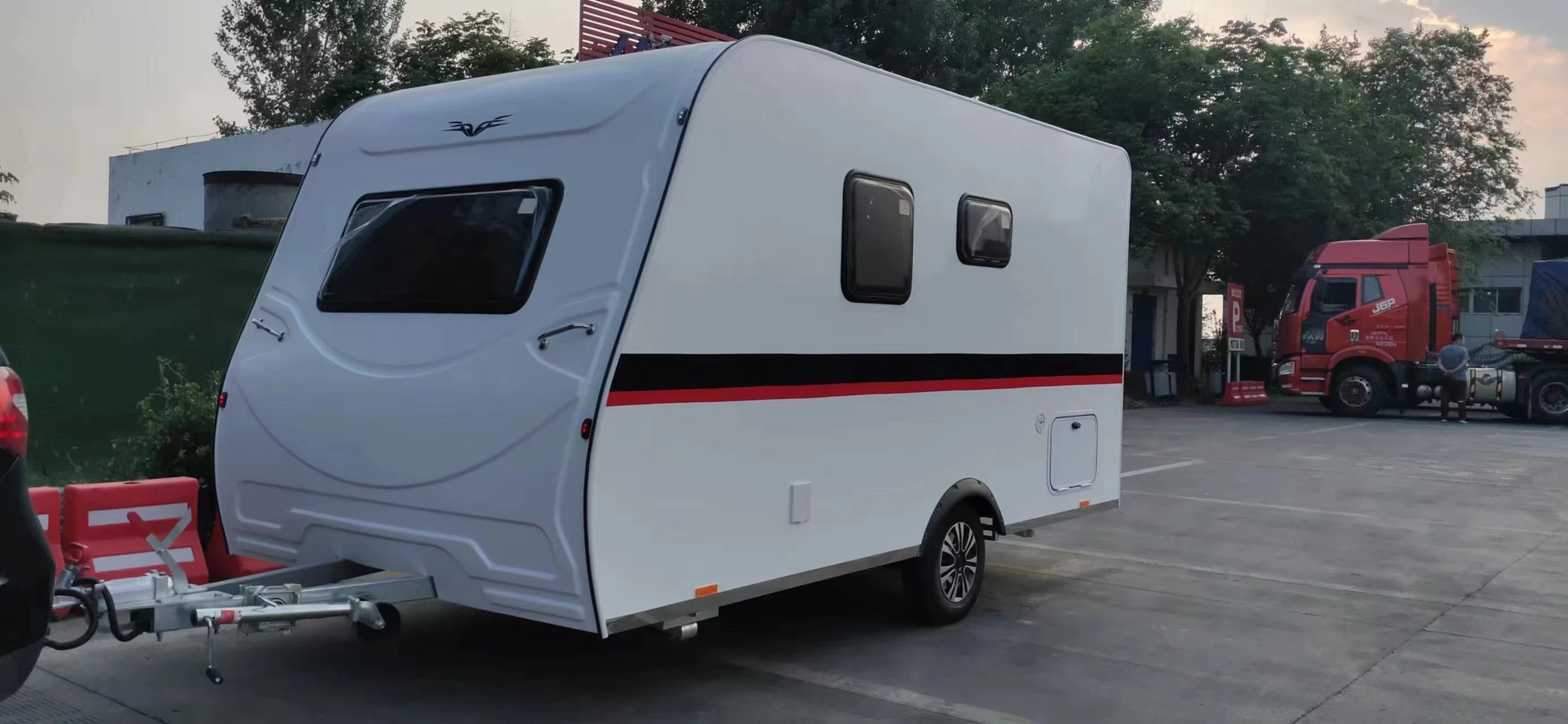 Factory New 15ft Luxurious Off-Road Caravan with Toilet High Quality 15ft Travel Trailers