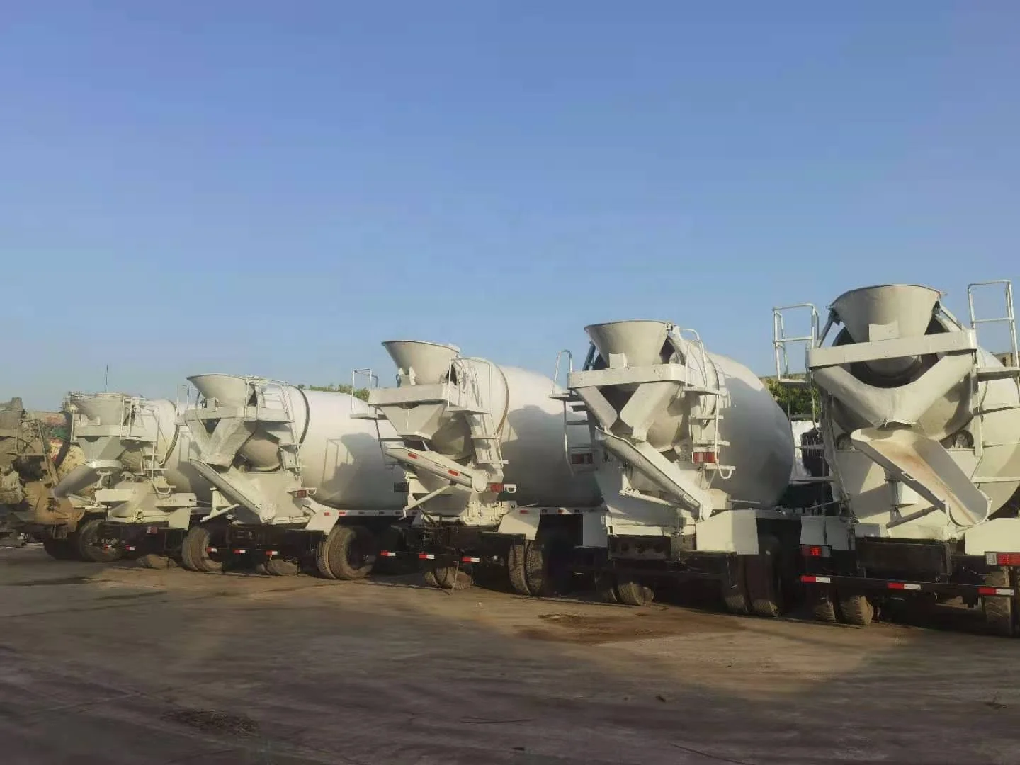 hot sale cheap used 9cbm 10cbm hino 700 concrete mixer truck in shanghai