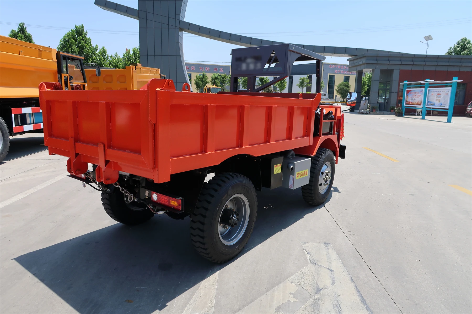 HuanSheng Mine Use 4 Wheel Drive Hydraulic Double Rear Cylinder Diesel Engine Dump Truck